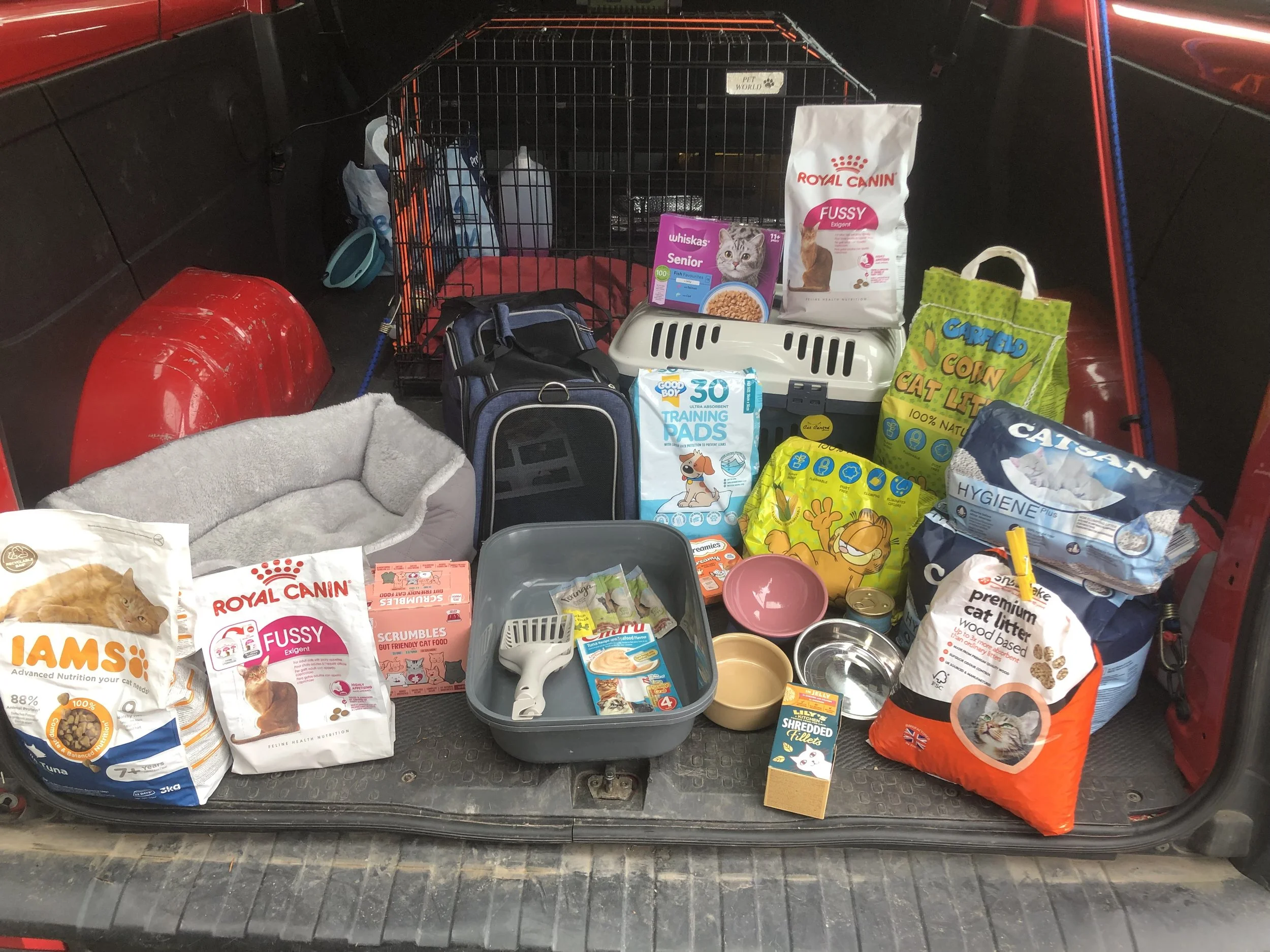 All the Team would like to thank Mair Jones from Ystradgynlais for this amazing donation of Cat items, Thank you so much
