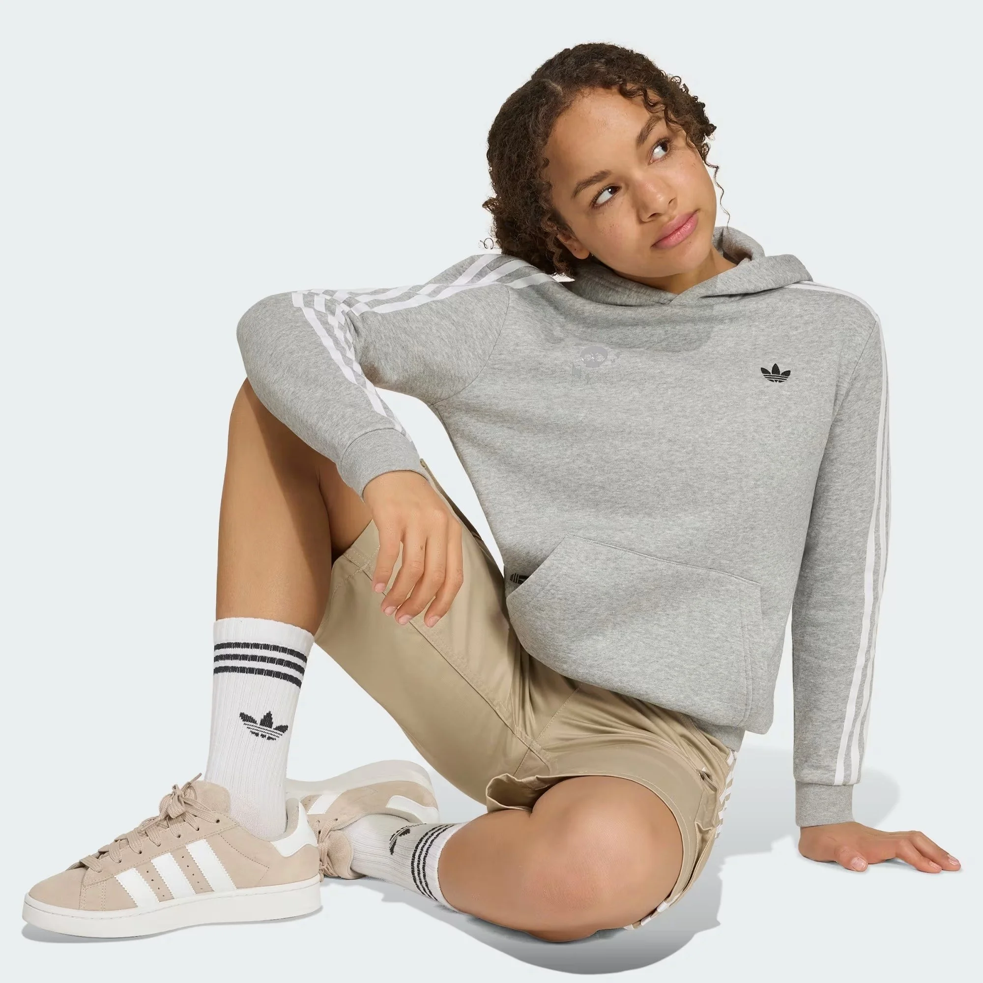 imgi_19_GRAPHIC_LOOSE_HOODIE_Grey_KW0649_25_model.jpg