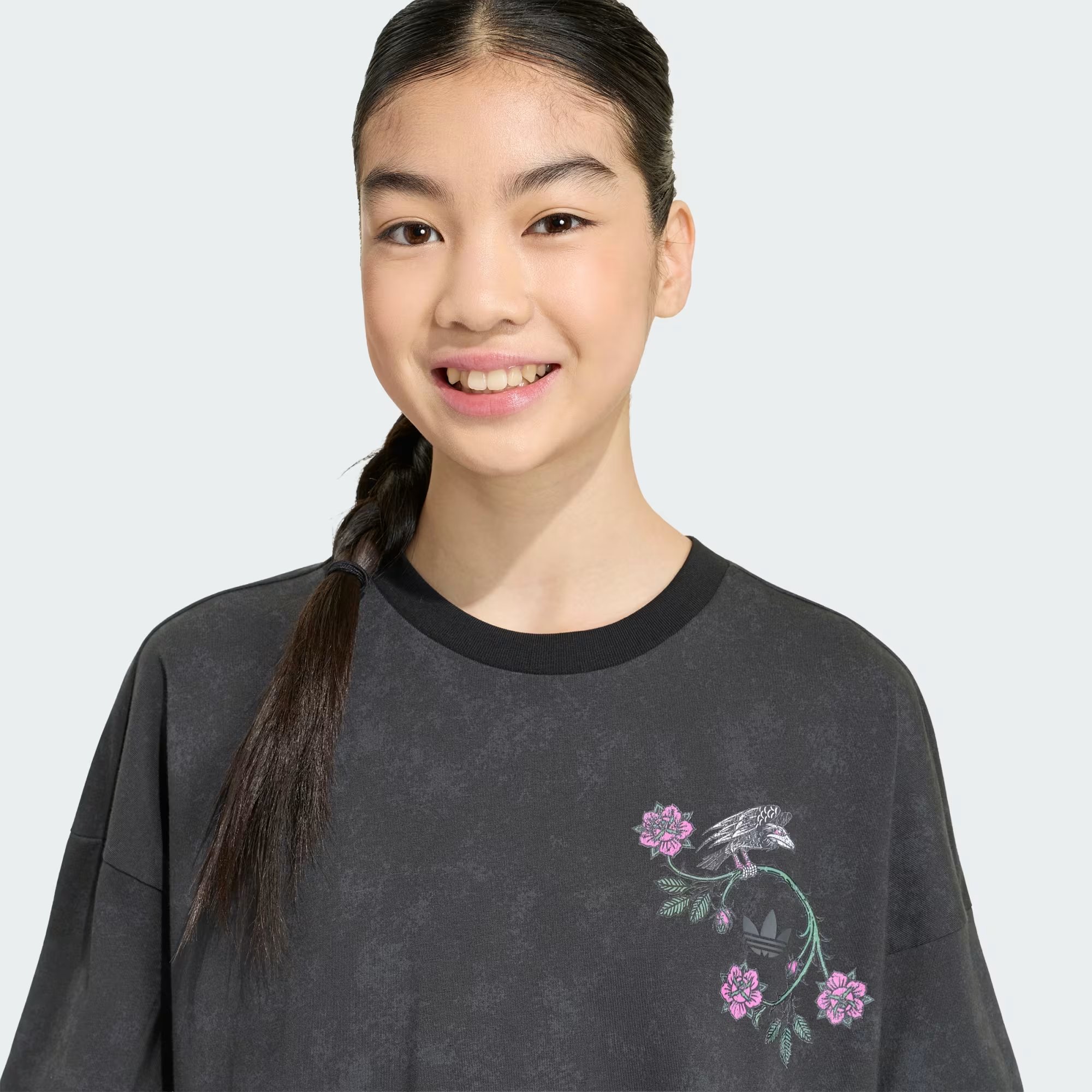 ADIDAS_DISNEY_VILLAINS_OVERSIZED_WASHED_GFX_TEE_Black_KQ6083_41_detail.jpg