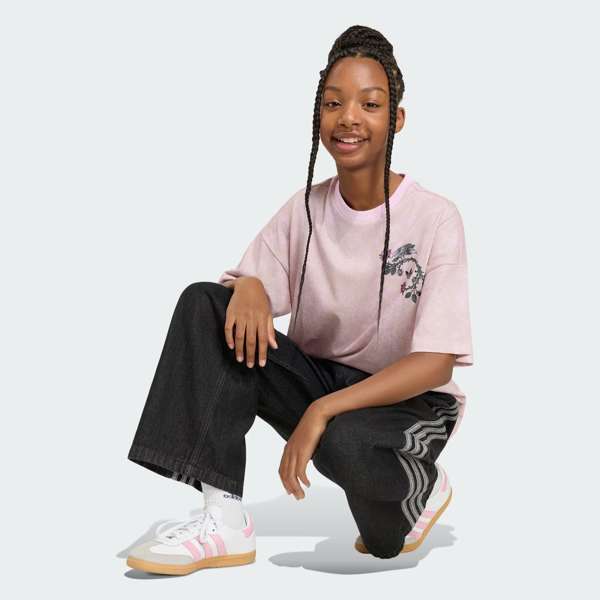 T-SHIRT_ADIDAS_DISNEY_VILLAINS_OVERSIZED_WASHED_GFX_Rosa_KR4662_25_model.jpeg