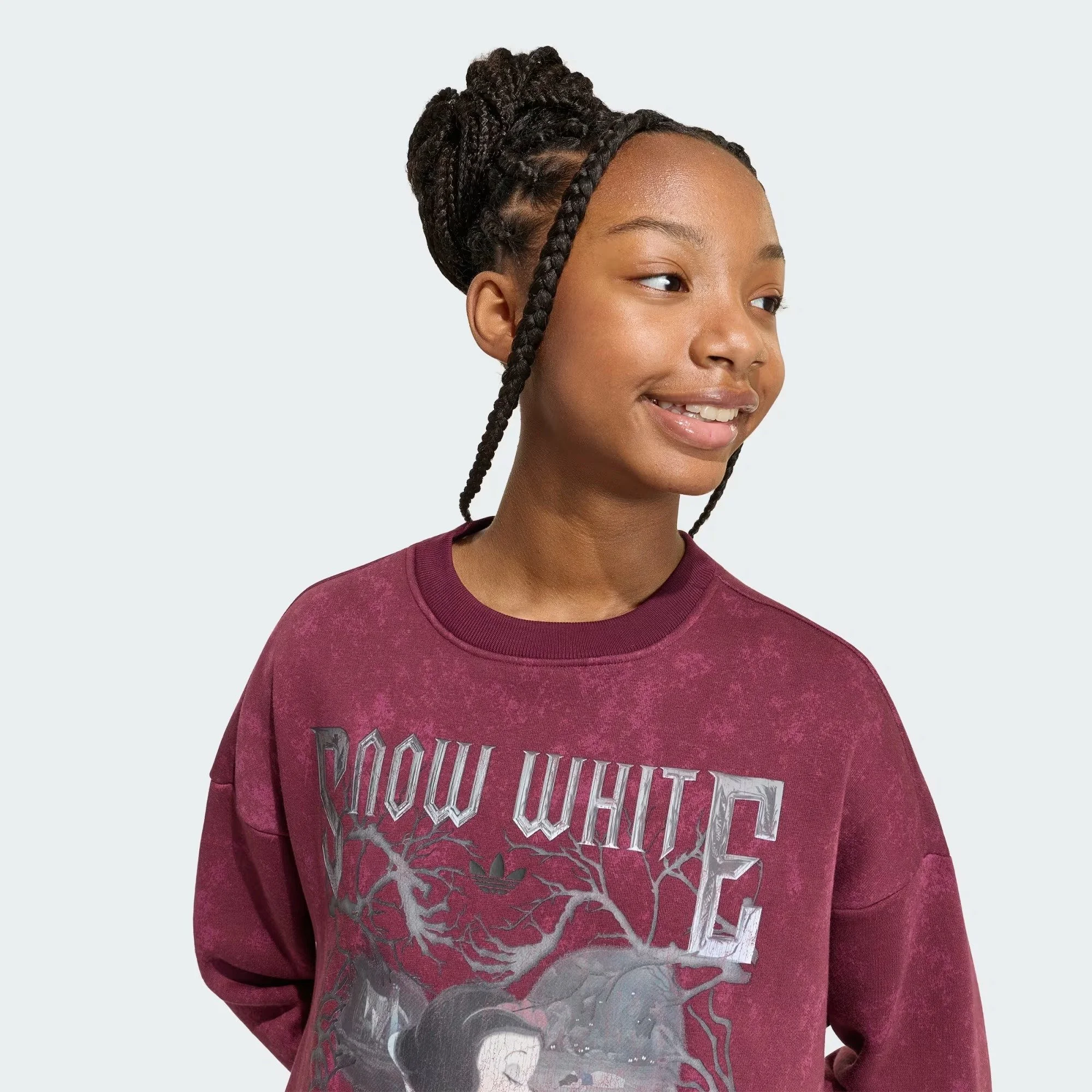 imgi_13_ADIDAS_DISNEY_VILLAINS_OVERSIZED_HOCKEY_CREW_TEE_Burgundy_KR4664_41_detail.jpg