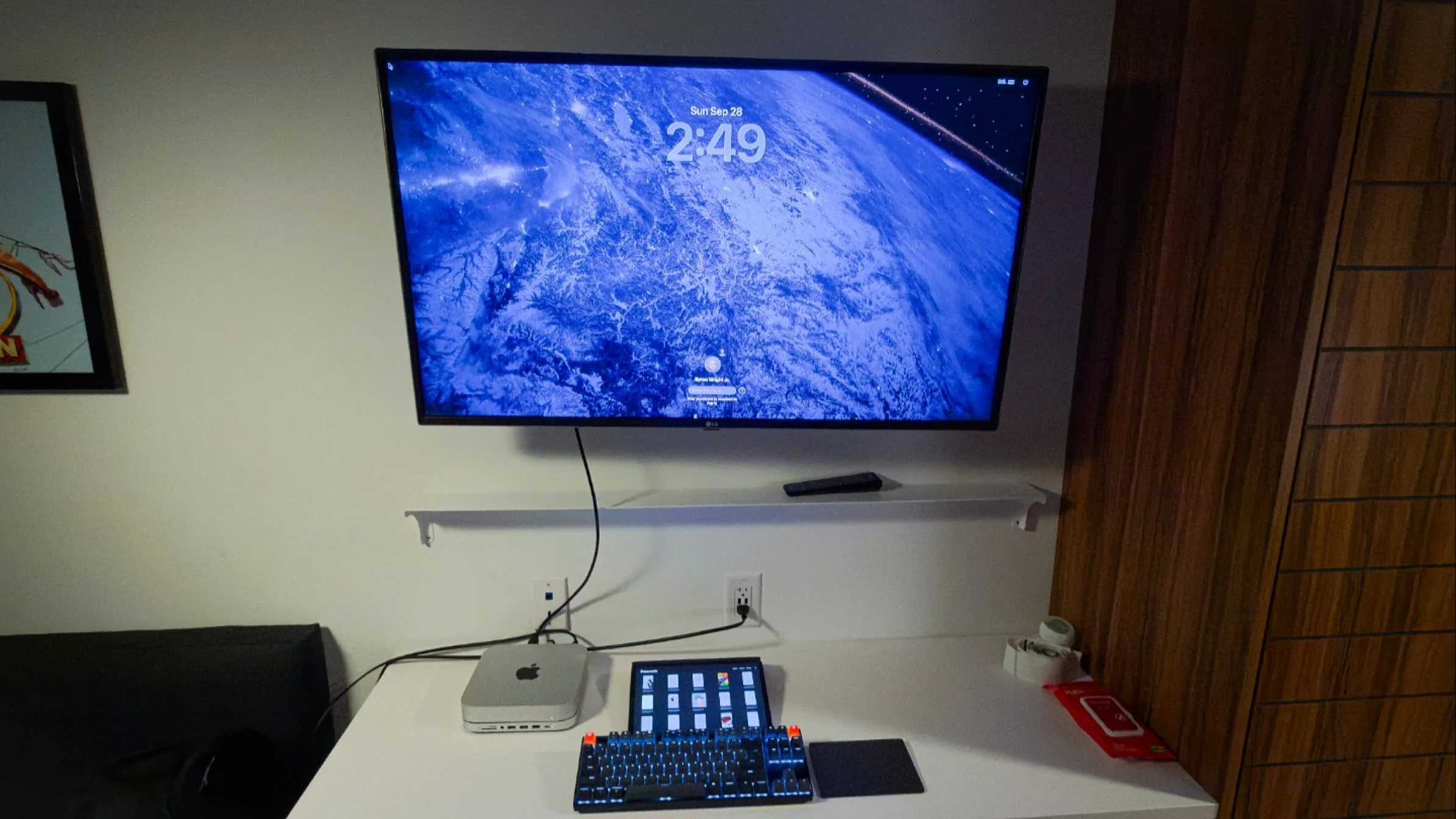 When I am not working at my regular job this is where you will find me, late at night and early in the morning creating things. 
#creativity #setup #artsetup #apple