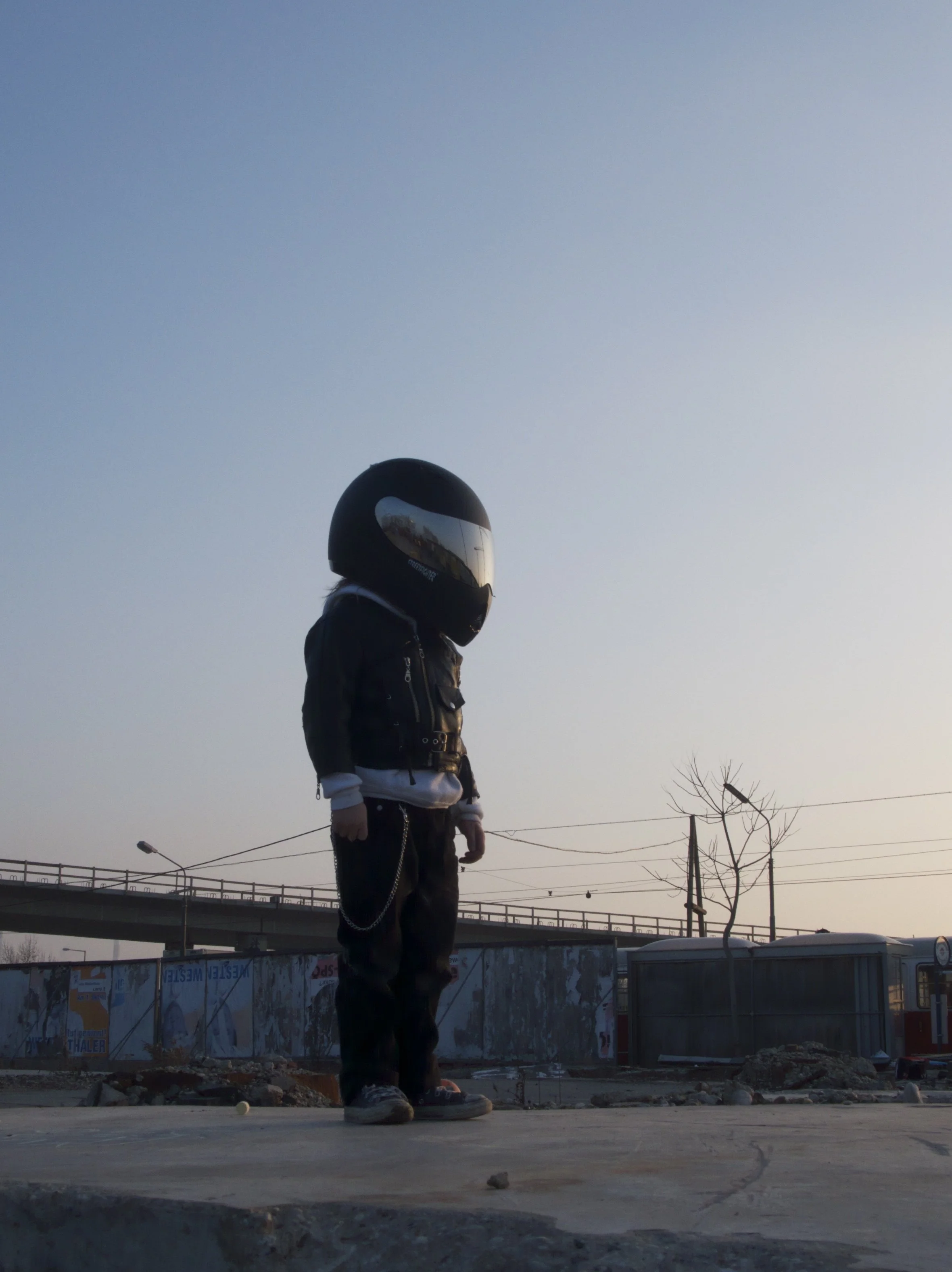 R/M, Invitation, Picture Bert Houbrechts, Cast Oleg Love