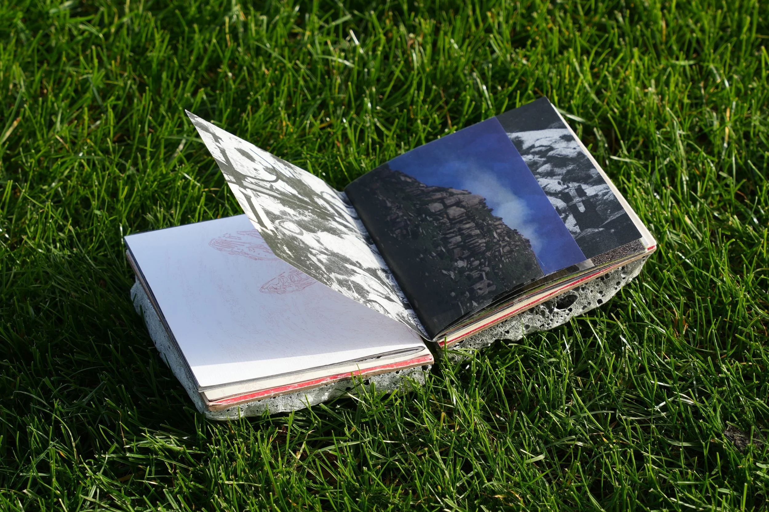 ECHO (Artistbook version) 2.JPG