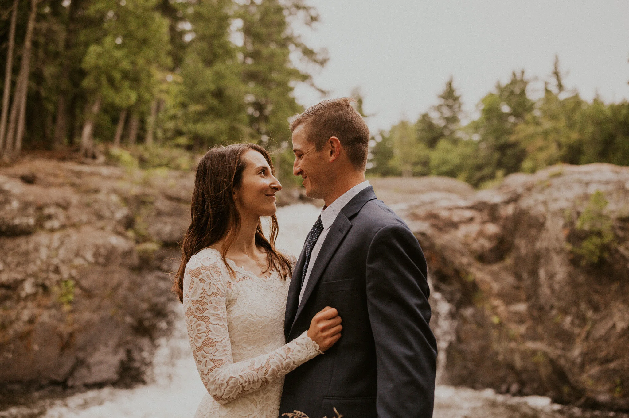 michigan upper peninsula beach elopement