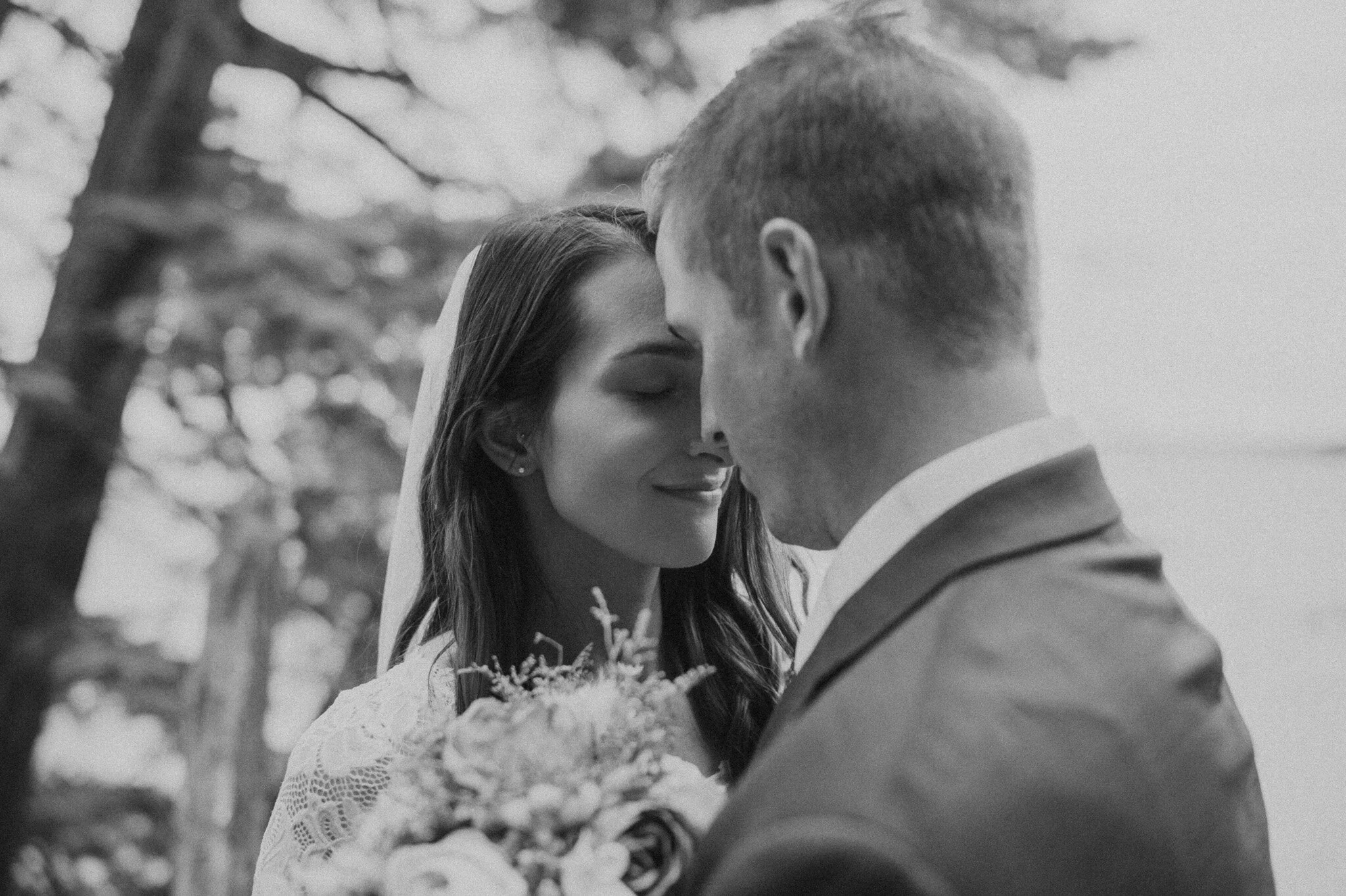 michigan upper peninsula beach elopement