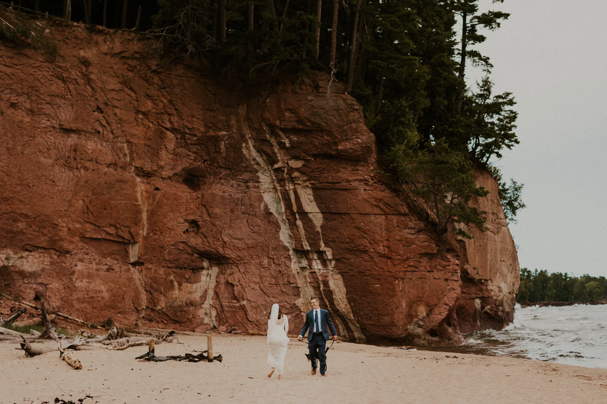 michigan upper peninsula beach elopement