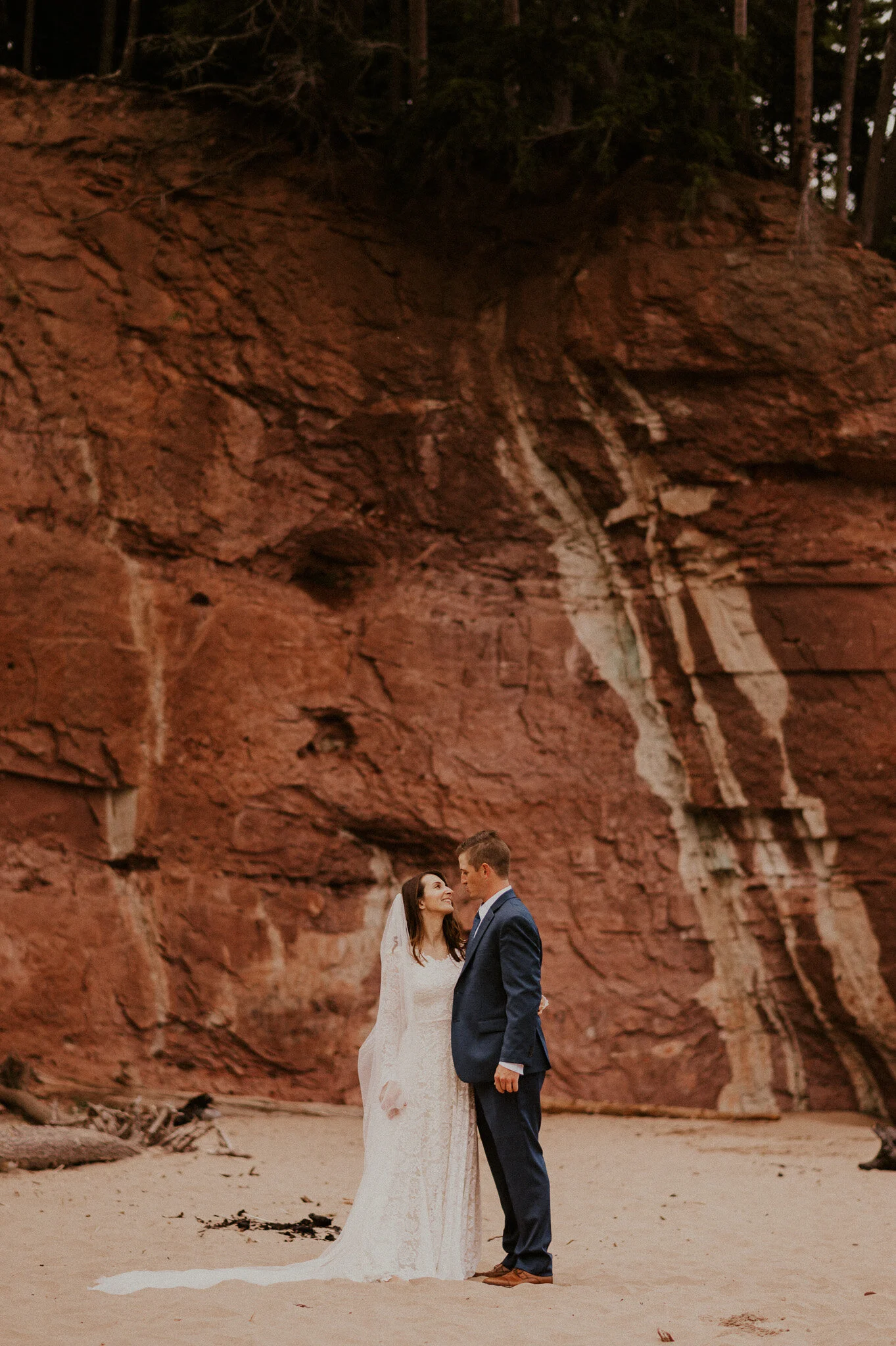 michigan upper peninsula beach elopement