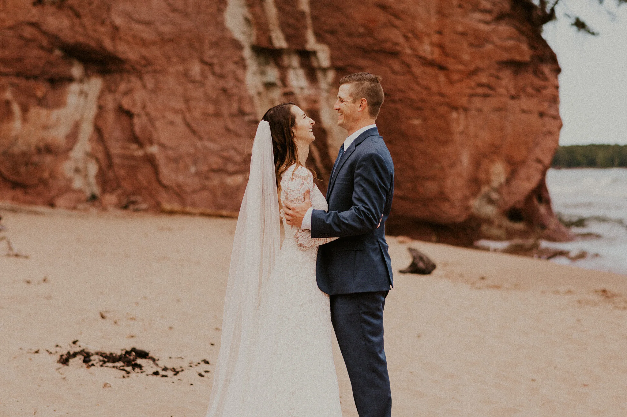 michigan upper peninsula beach elopement