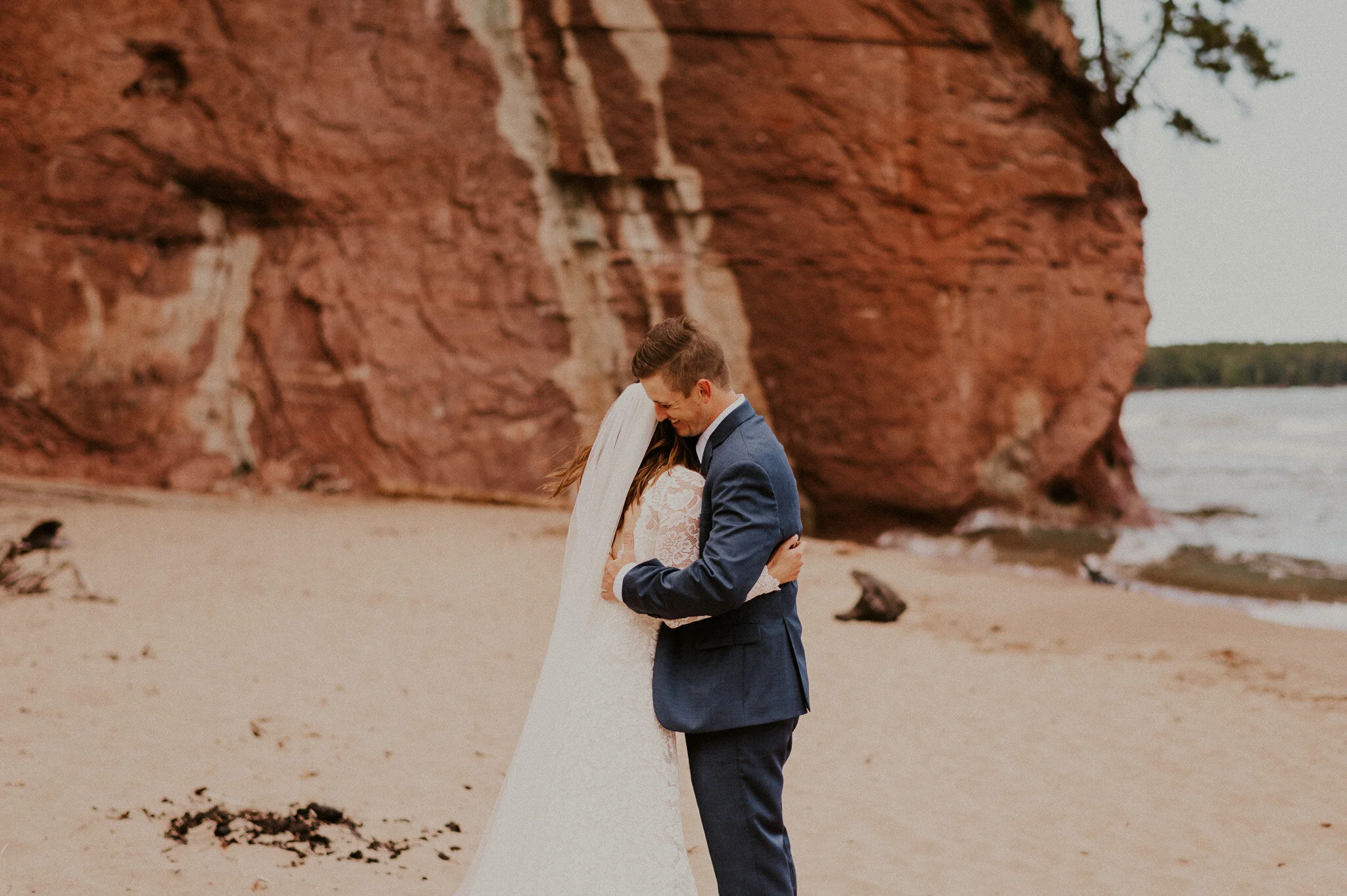 michigan upper peninsula beach elopement