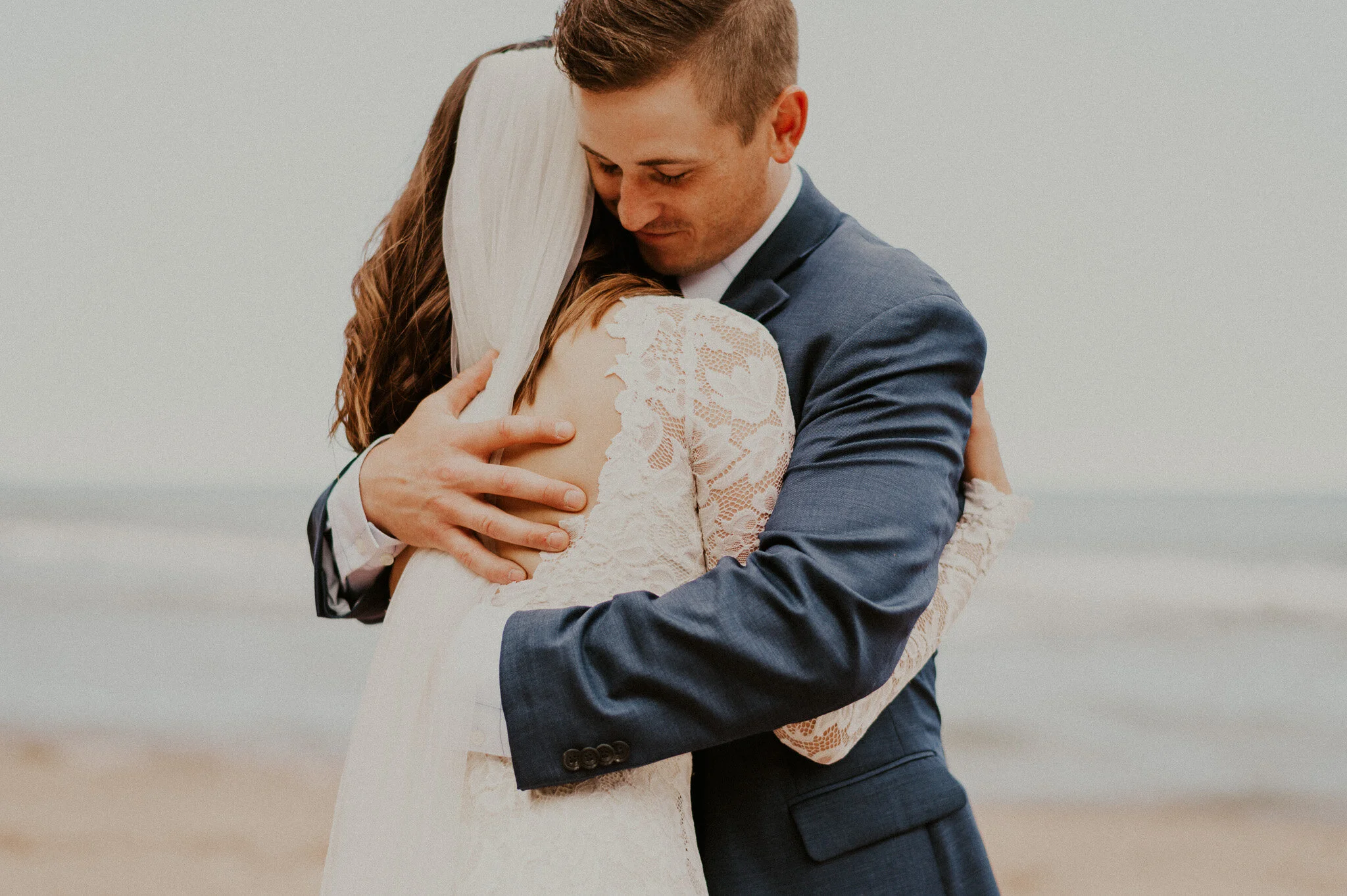 michigan upper peninsula beach elopement