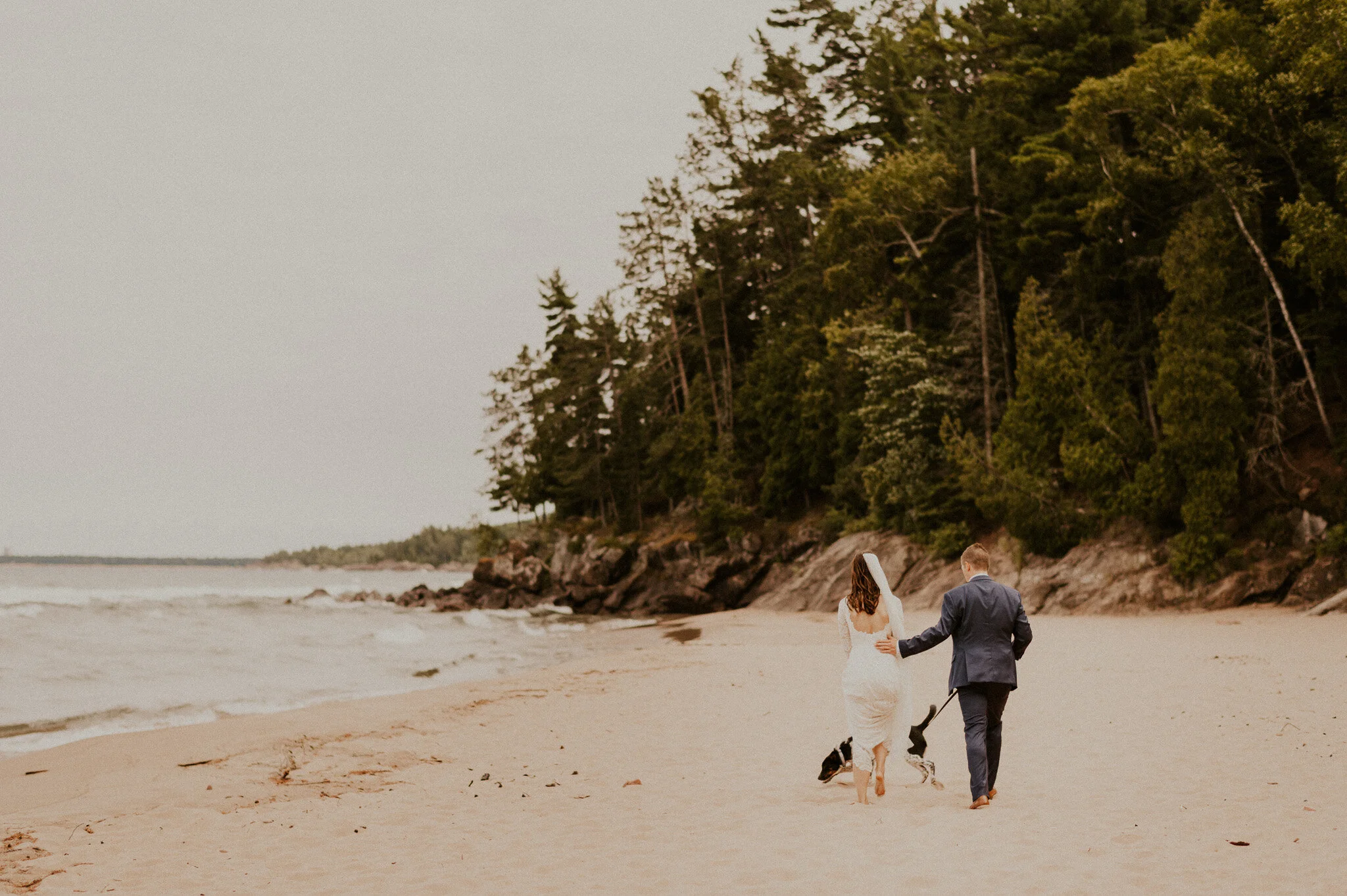 michigan upper peninsula beach elopement