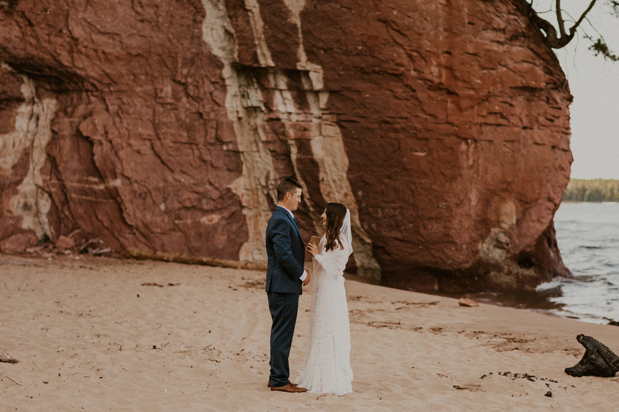 michigan upper peninsula beach elopement