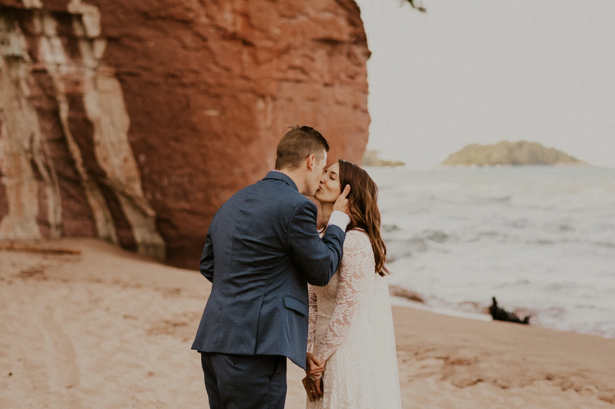 michigan upper peninsula beach elopement