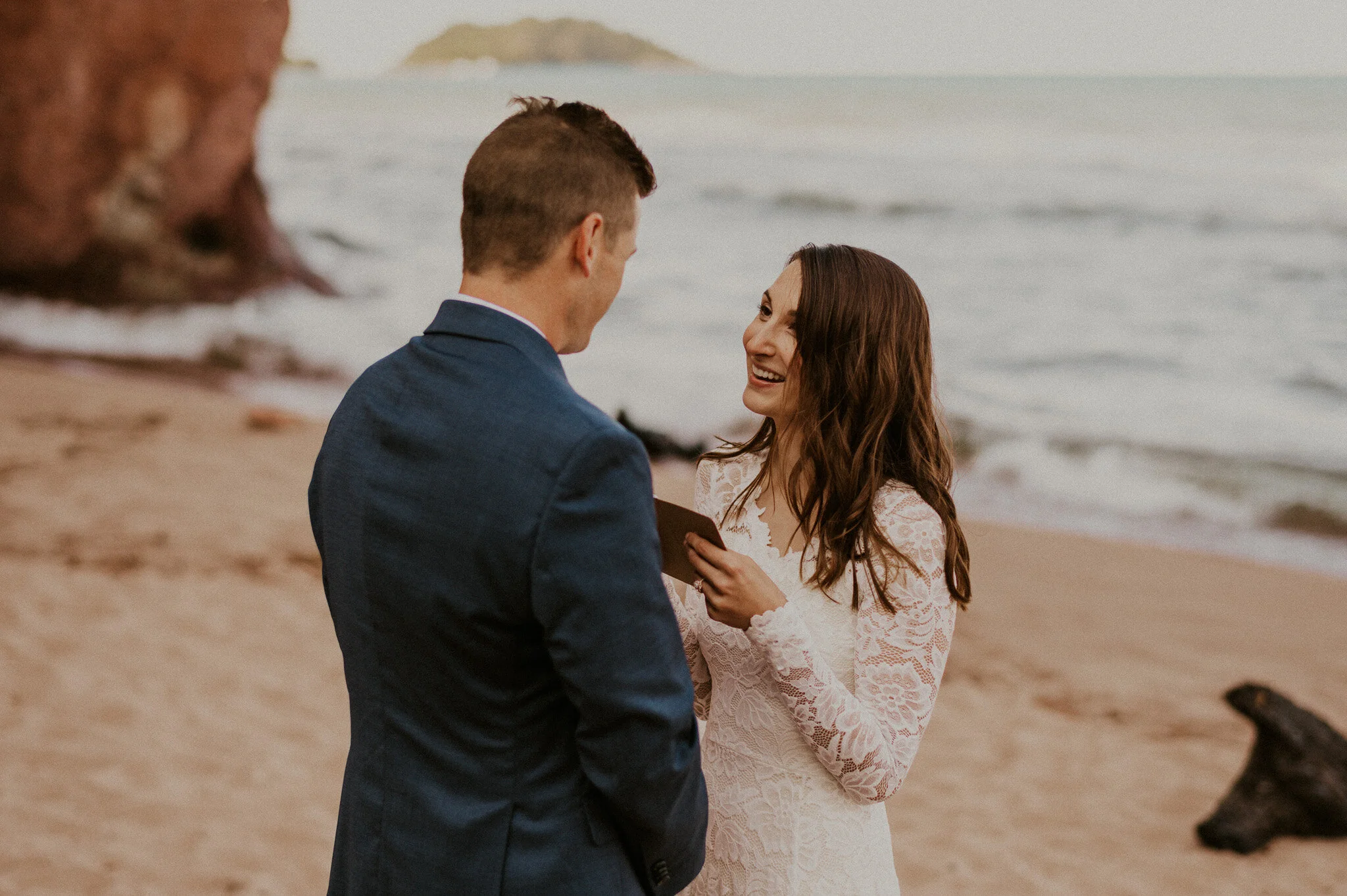 michigan upper peninsula beach elopement