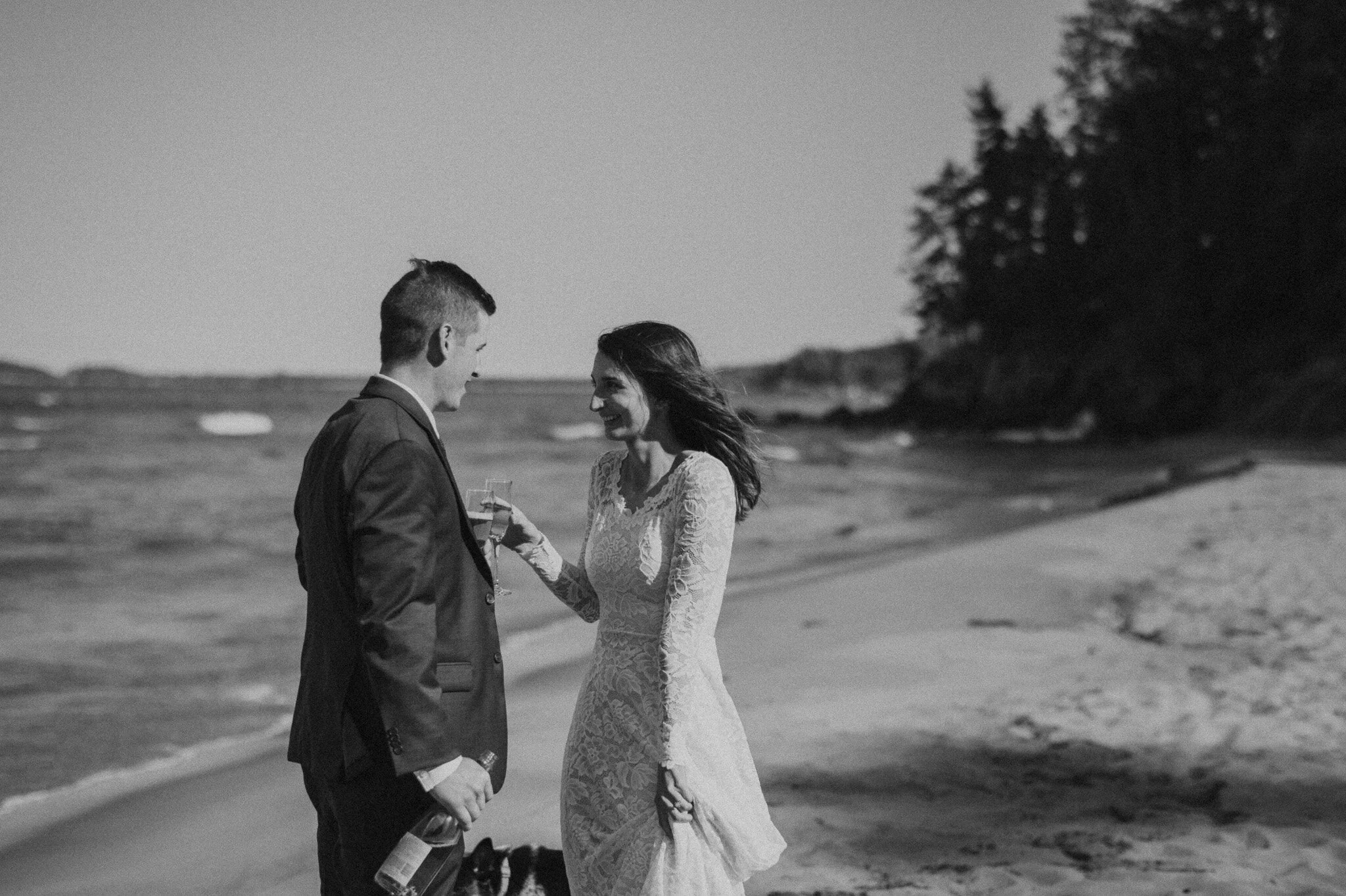 michigan upper peninsula beach elopement