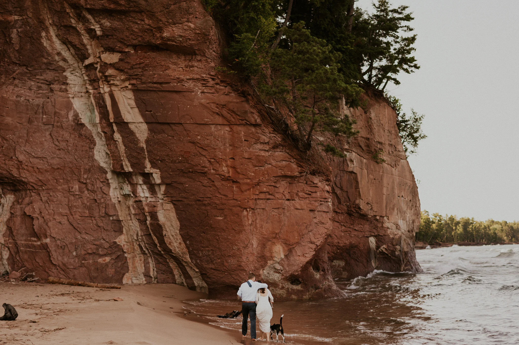 michigan upper peninsula beach elopement