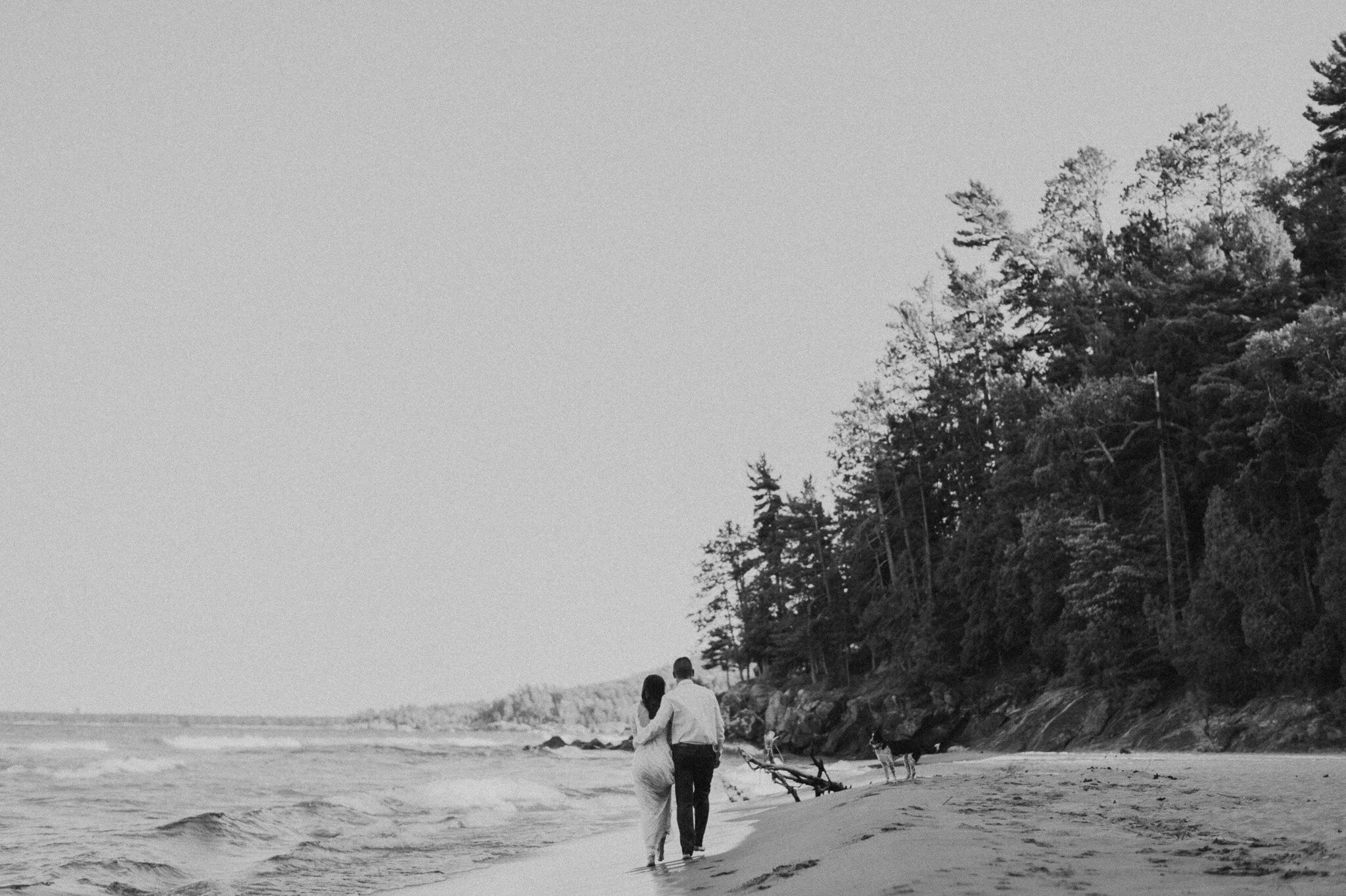 michigan upper peninsula beach elopement