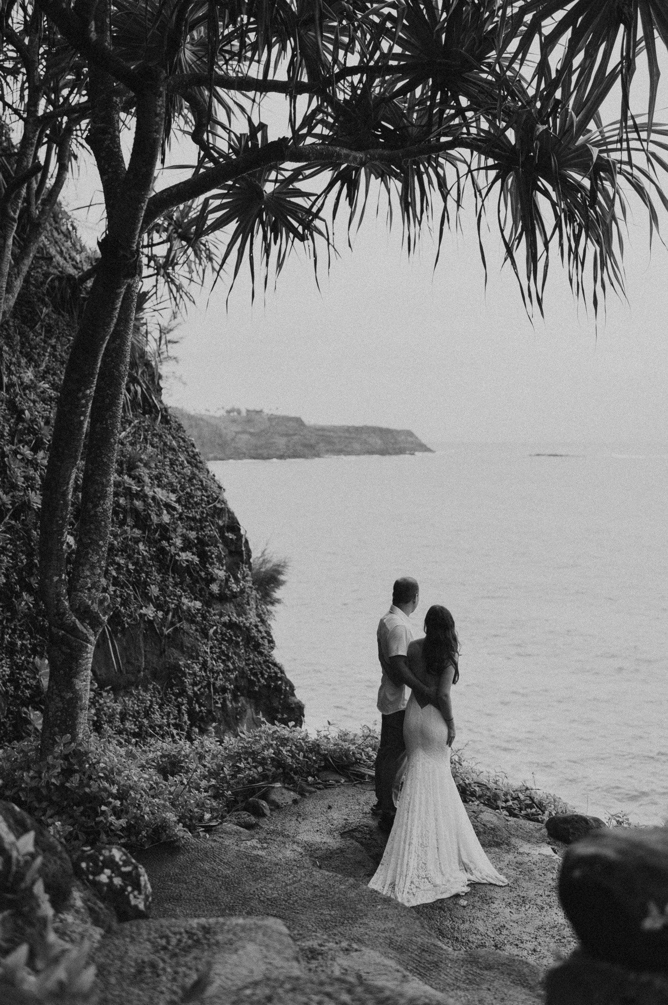 maui beach cliff coast elopement