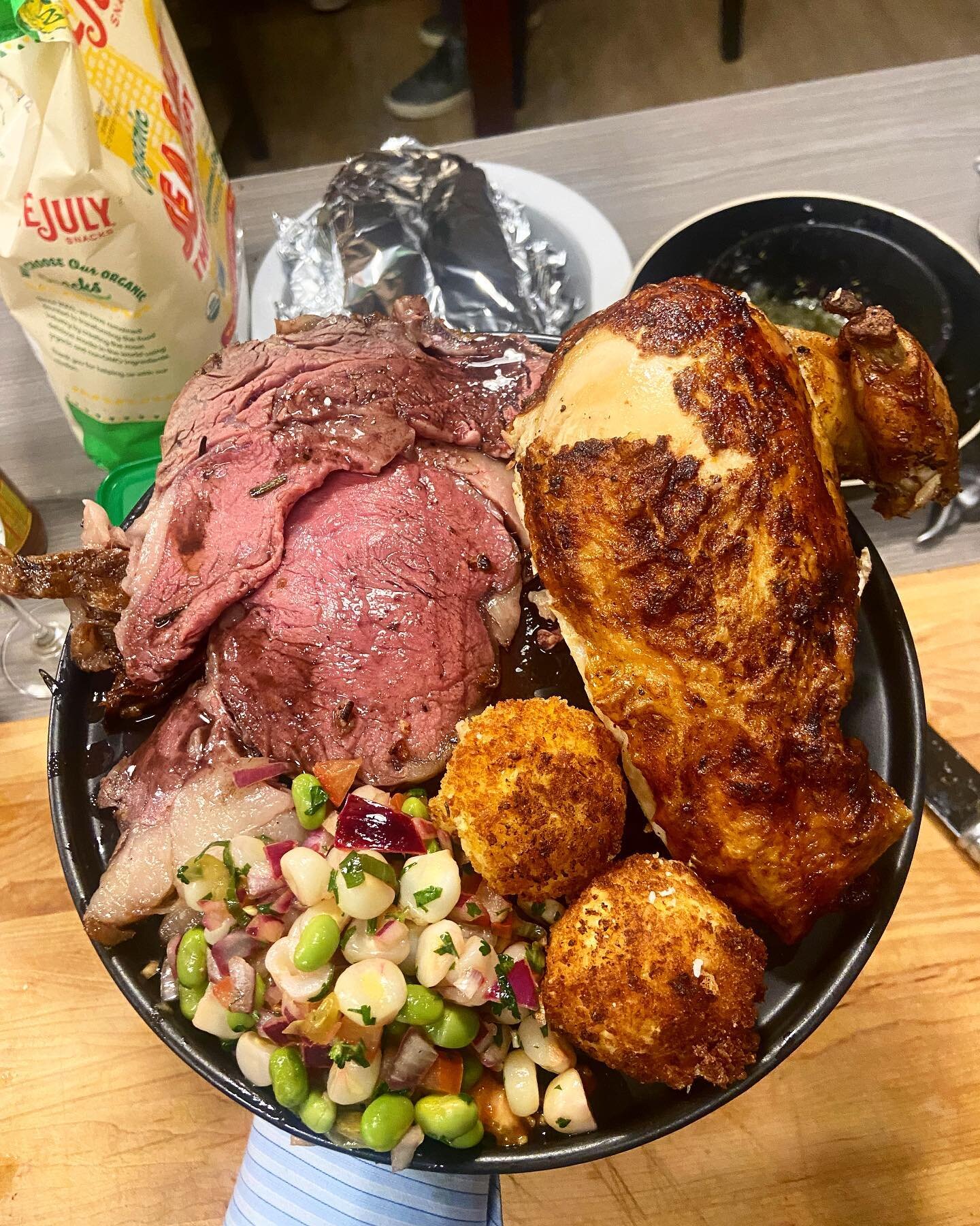 Thanksgiving&hellip; my first time cooking my own meal. Gotta say&hellip; made it my own. Prime Rib, Pollo a la Brasa, Causa Frita, Solterito&hellip; good friends.. champagne.. que m&aacute;s??