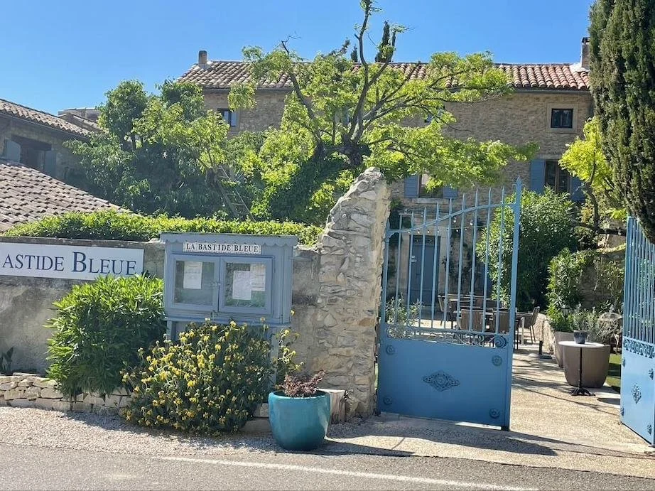 la-bastide-bleue-gigondas.jpeg