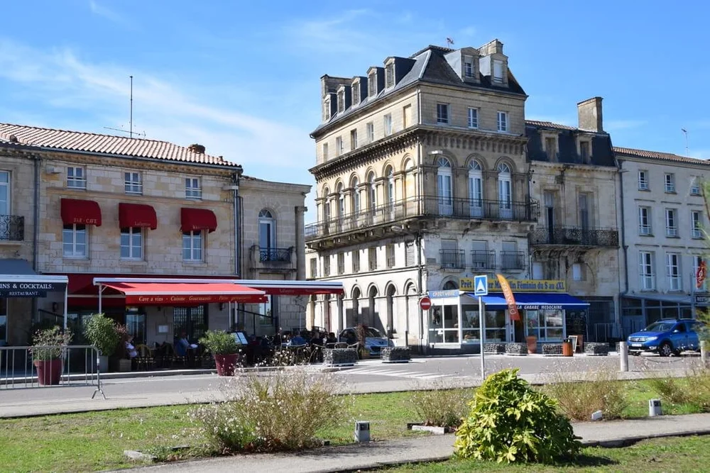 Pauillac river front