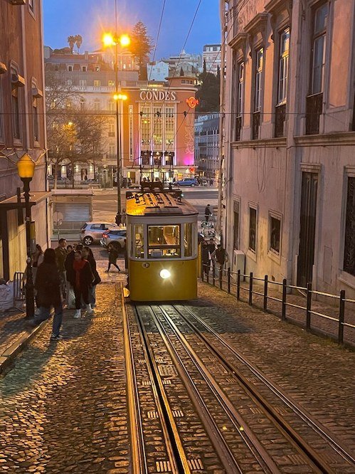 lisbon-trams-downtown.jpeg