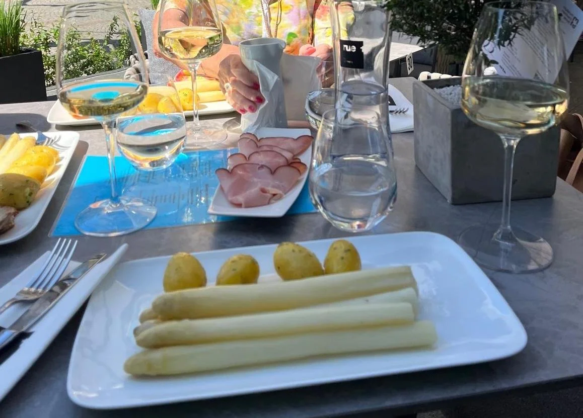 what wine goes with asparagus?