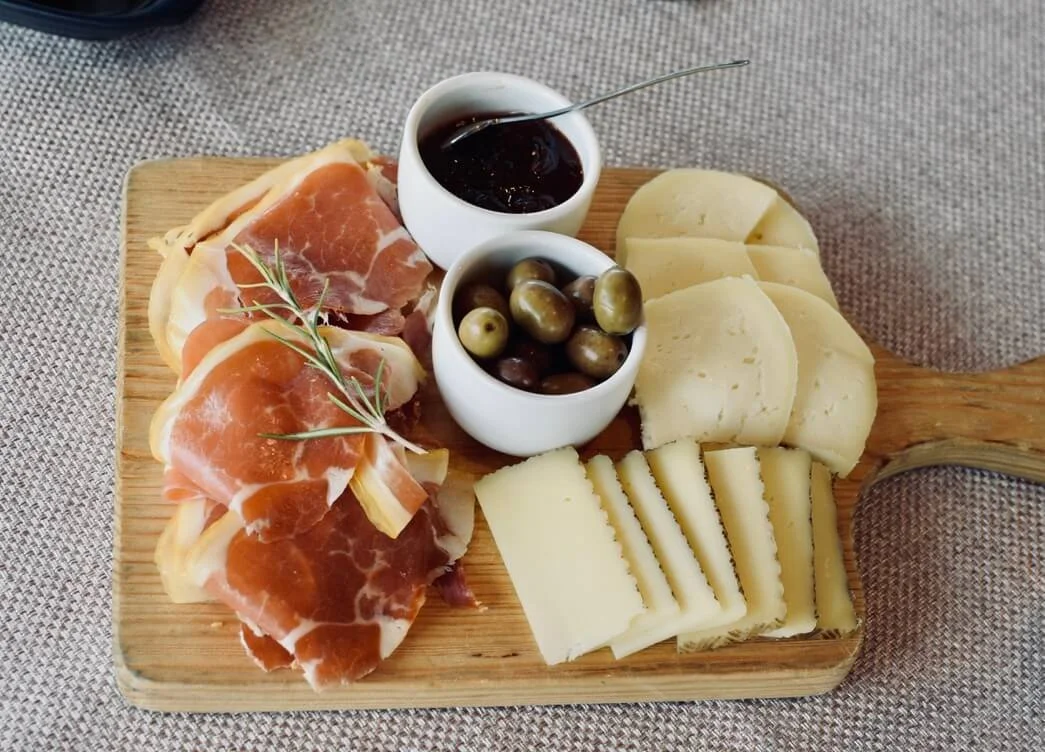 Cured ham, olives, olive tapenade & cheese