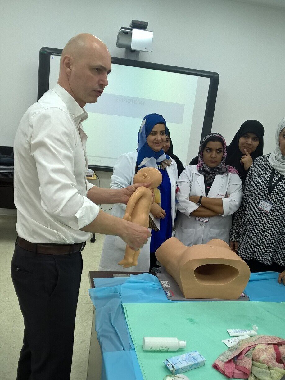 2016 - PEERS workshop in Bahrain; prof. Kališ explains the effect of childbirth on the pelvic floor