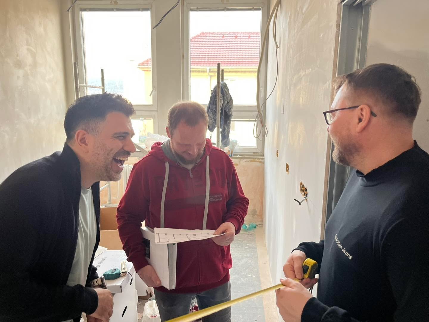 It's coming 😃. Interview with the carpenter shortly before the floor was leveled and the linoleum laid. In a week there could be a big change 🤔😁 #reconstruction #karlovyvary