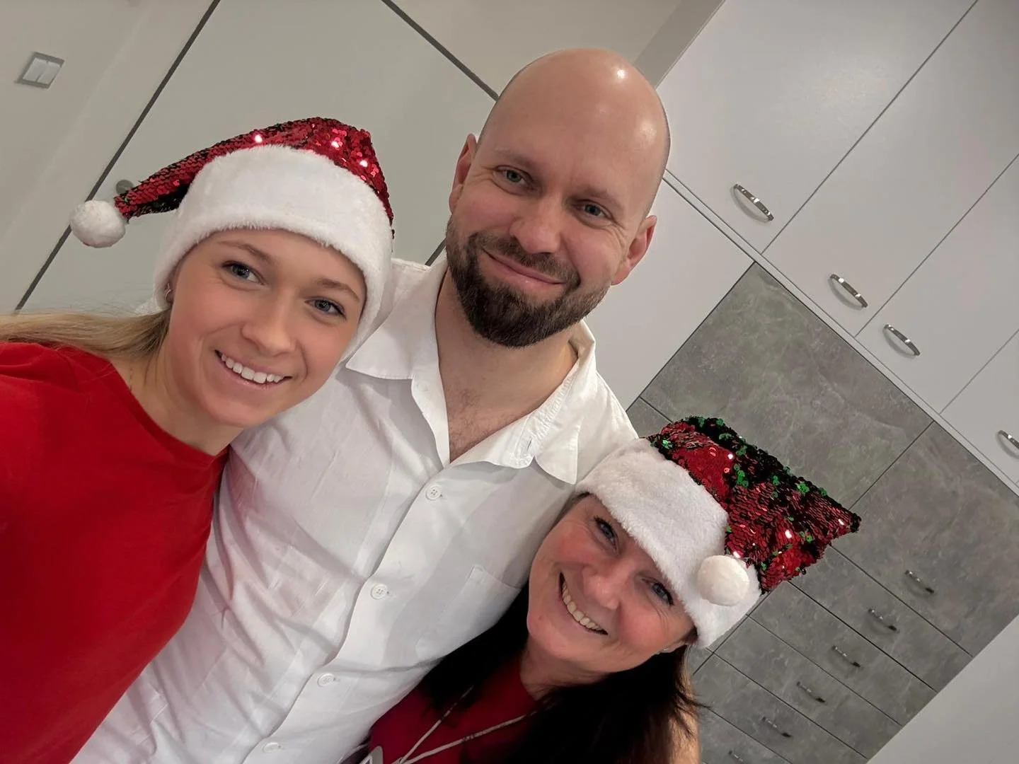 Chúng tôi xin cảm ơn các đồng nghiệp, Tiến sĩ Humplík, chuyên gia về lạc nội mạc tử cung và nội tiết học, và Tiến sĩ Vlasák, chuyên gia về ung thư phụ khoa, vì sự giúp đỡ của họ tại trung tâm chúng tôi. Tâm trạng 