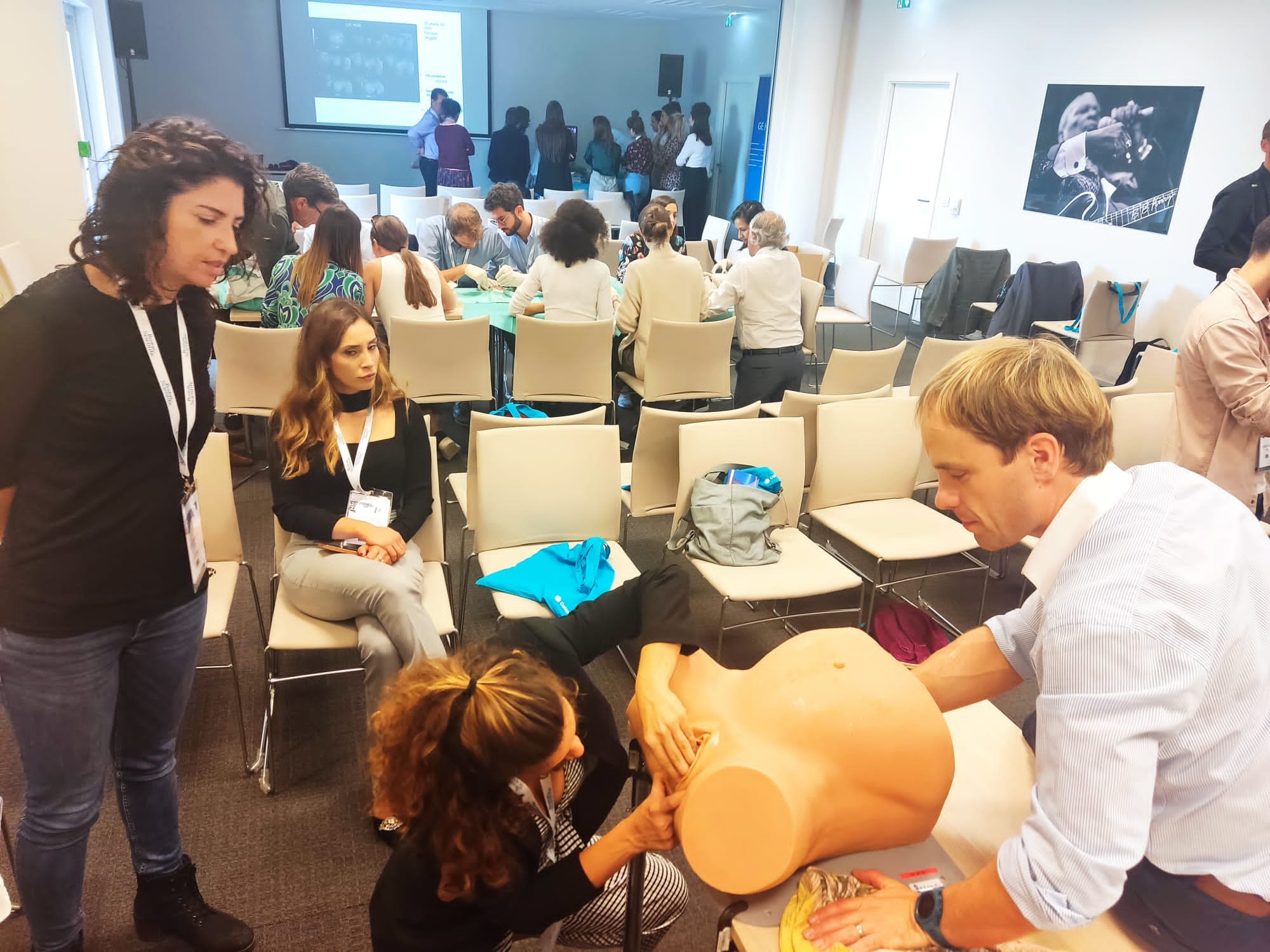 34. PEERS meeting in Antibes. Zdeněk Rušavý supervises the correct technique of pelvic floor prevention during childbirth
