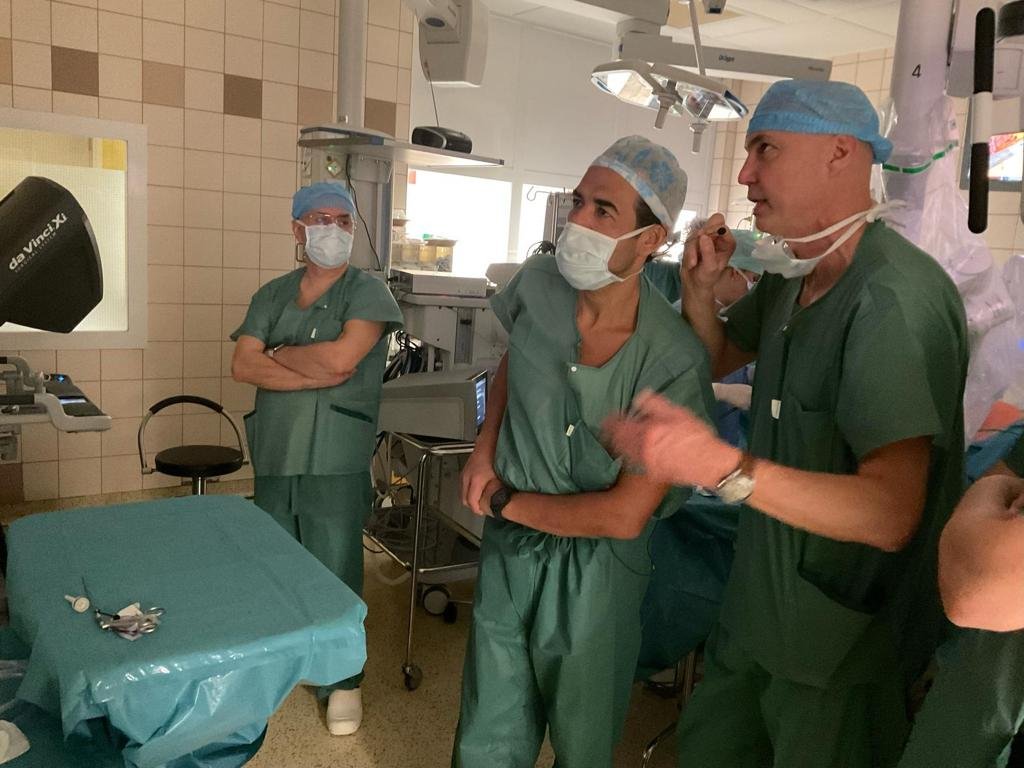 Разом в операційній ми коментуємо роботизовану хірургію тазового дна на конгресі в Оломоуці