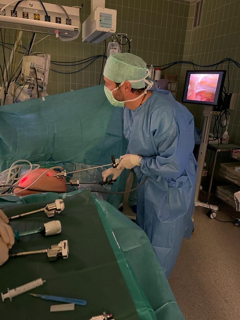 The first robotic urogynecological surgery in Hradec Králové performed by Dr. Dvořák under our supervision.