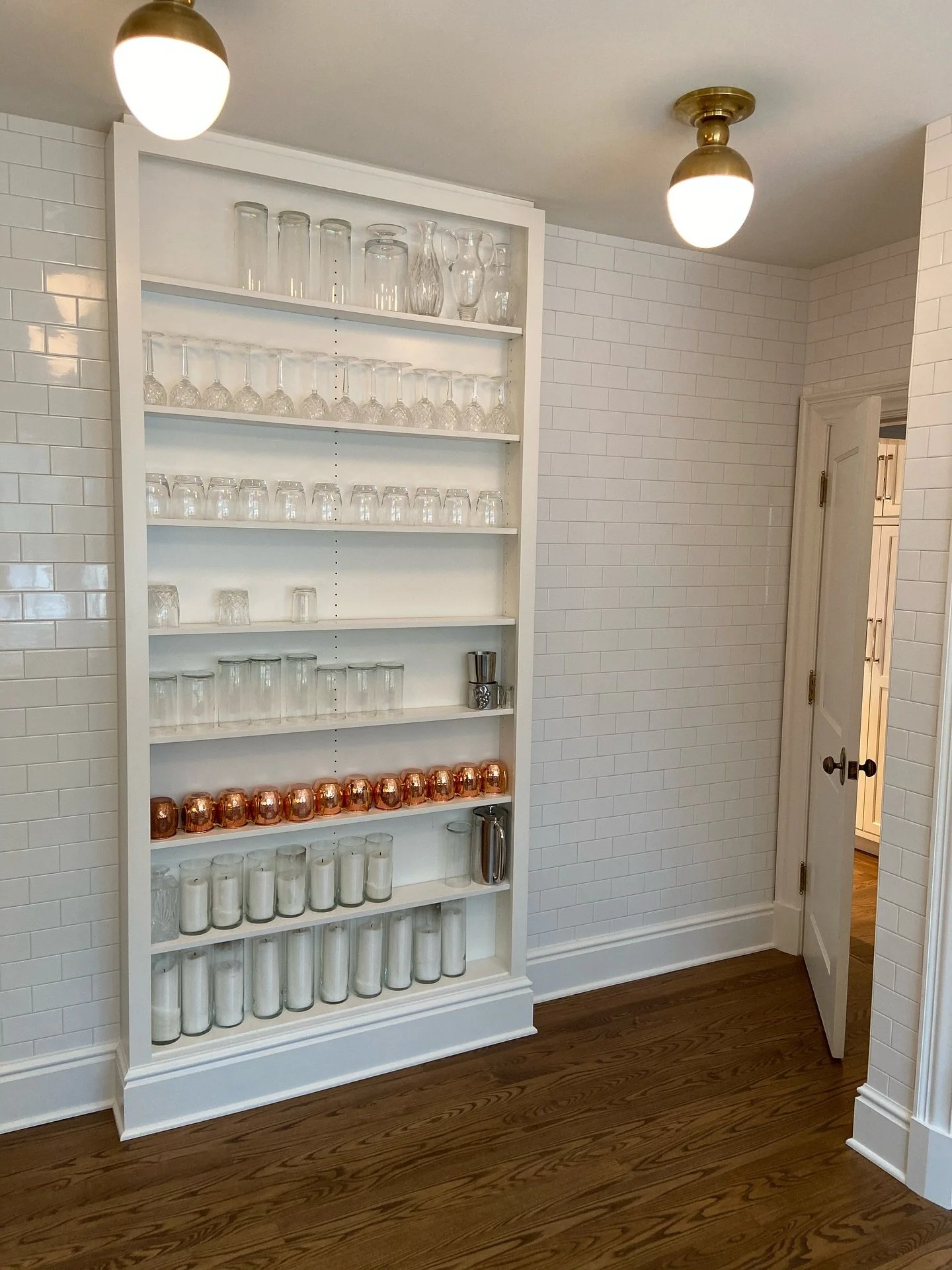 Simple, utilitarian pantry. Clean lines and easy access to glassware, food, and more. 

#custom #customcabinetry #customcabinetry #pantry #kitchenstorage #utility #simplepantry #home #homeorganization #organized #organization