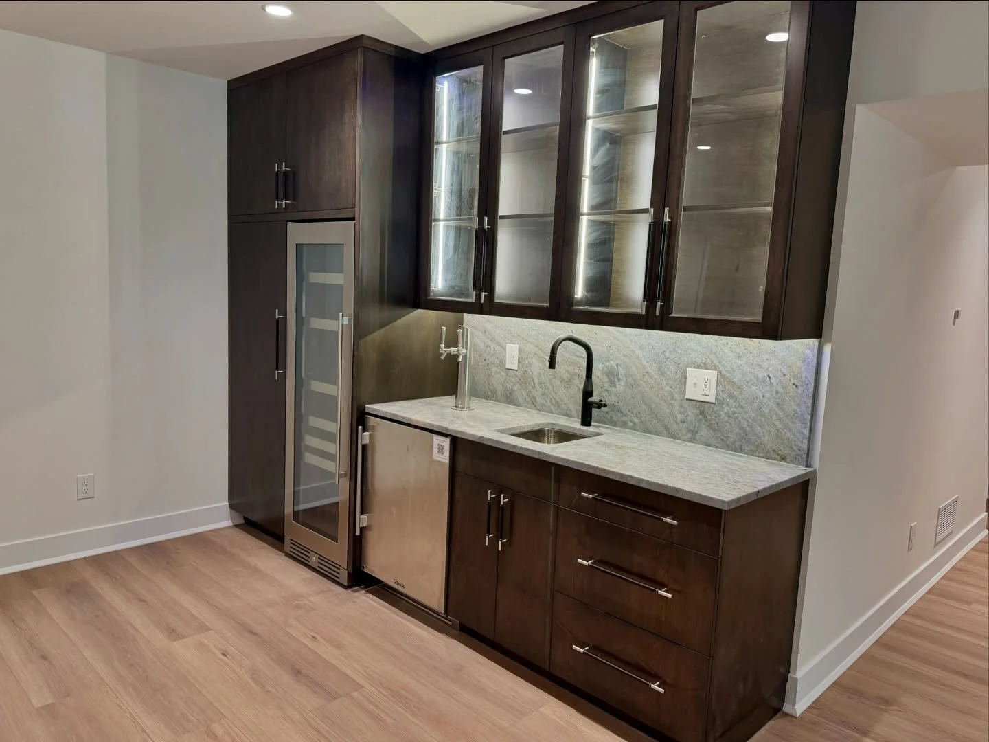 Grain matched maple with a custom stain for a this basement wet bar cabinetry. Other features include under cabinet lighting, beverage refrigerator and @beer_meister appliances. 

#customcabinetry #wetbar #cabinetry #barcabinetry #pittsburghdesigner