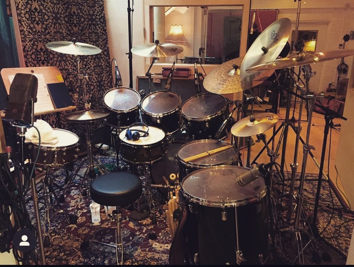 @garyhusband1 &lsquo;s gorgeous drum kit in the Studio 1 live room

📷 @garyhusband1 

#eastcotestudios 
#recordingstudio 
#londonrecordingstudio