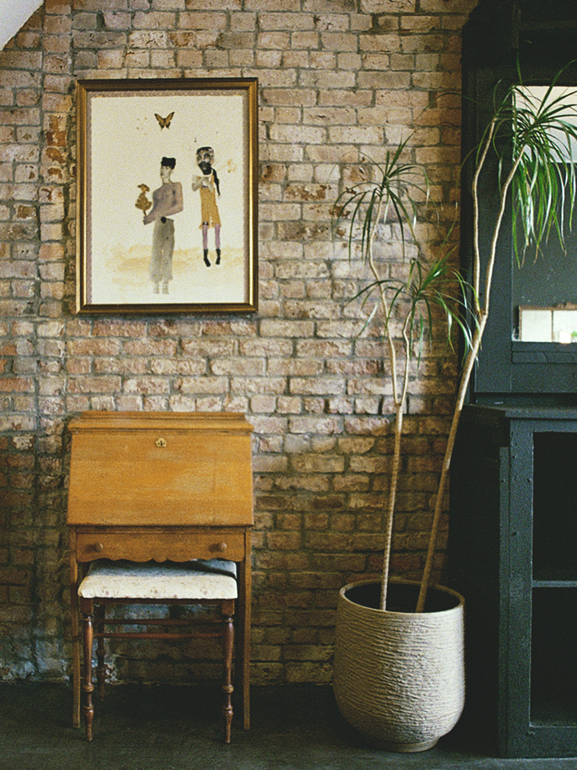 Queen Anne Desk.png