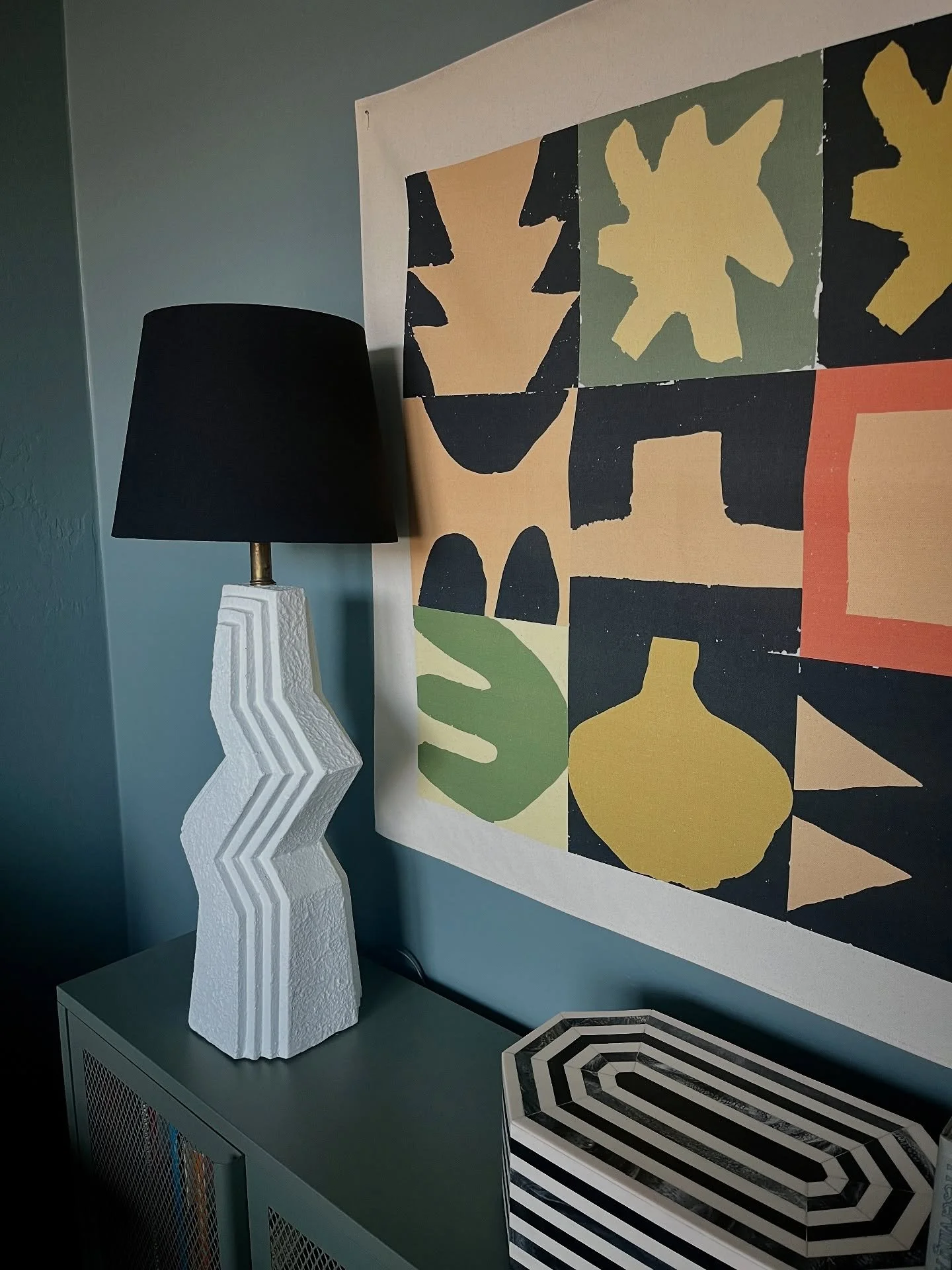 This vintage lamp has been proudly placed in her new home. Sometimes as a designer you are the keeper of vintage treasures and the finder of their new life 🥹 #vintagedecor