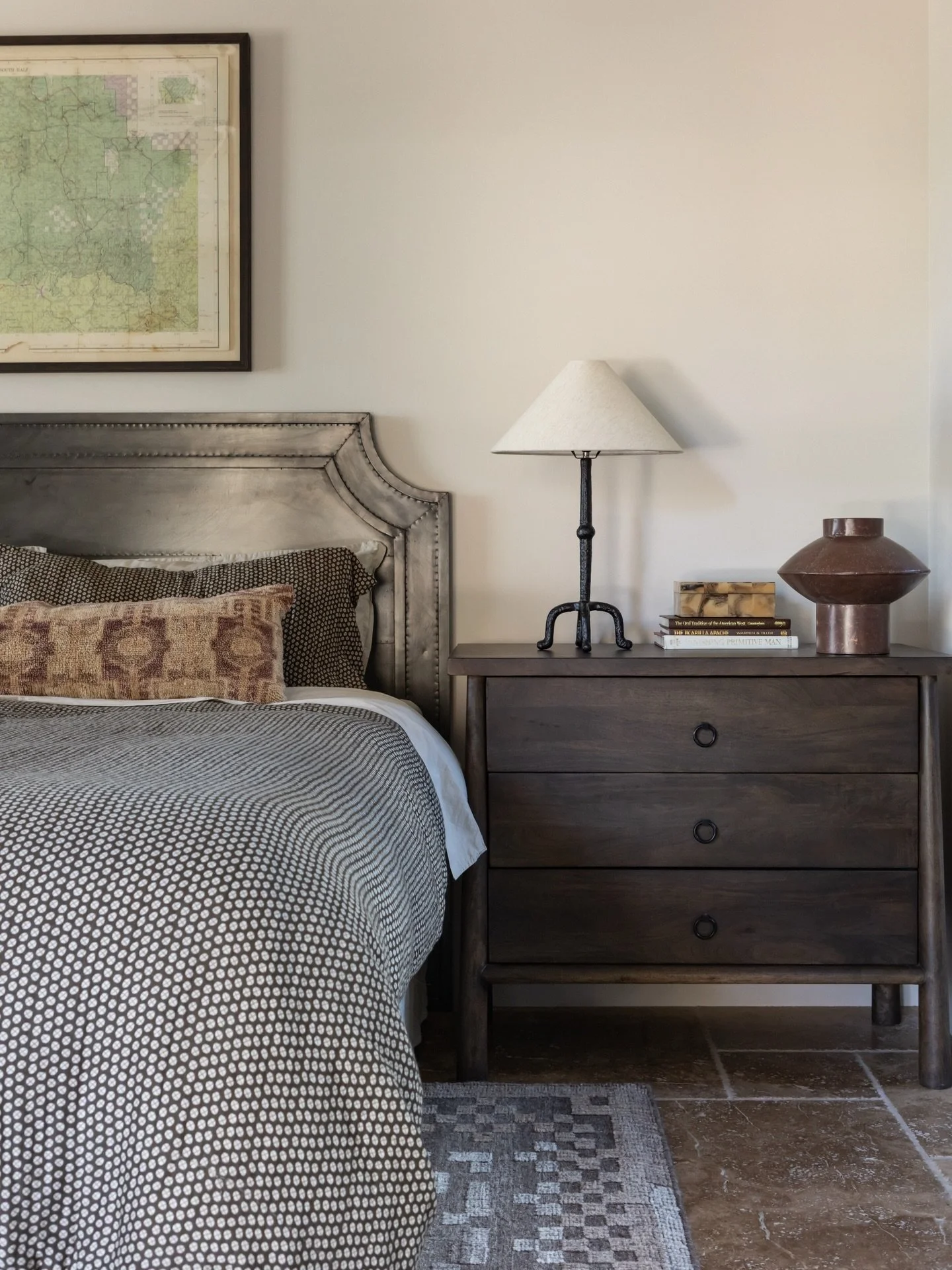 An Arizona guest room inspired by the desert- warm tones, textures and an old Apache-Sitgreaves  map that adds a sense of history and place.
#showmeyourtchotch