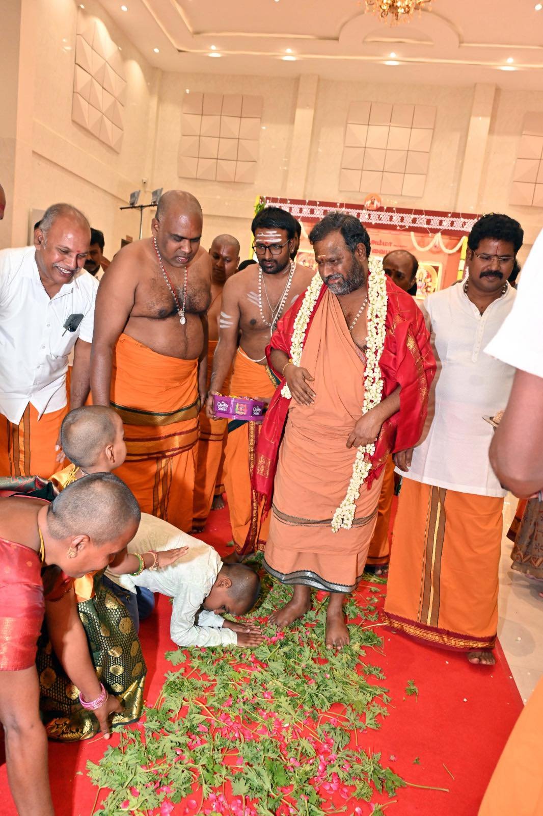 Amma Blesses Sripuram’s Dedicated Sevarthis