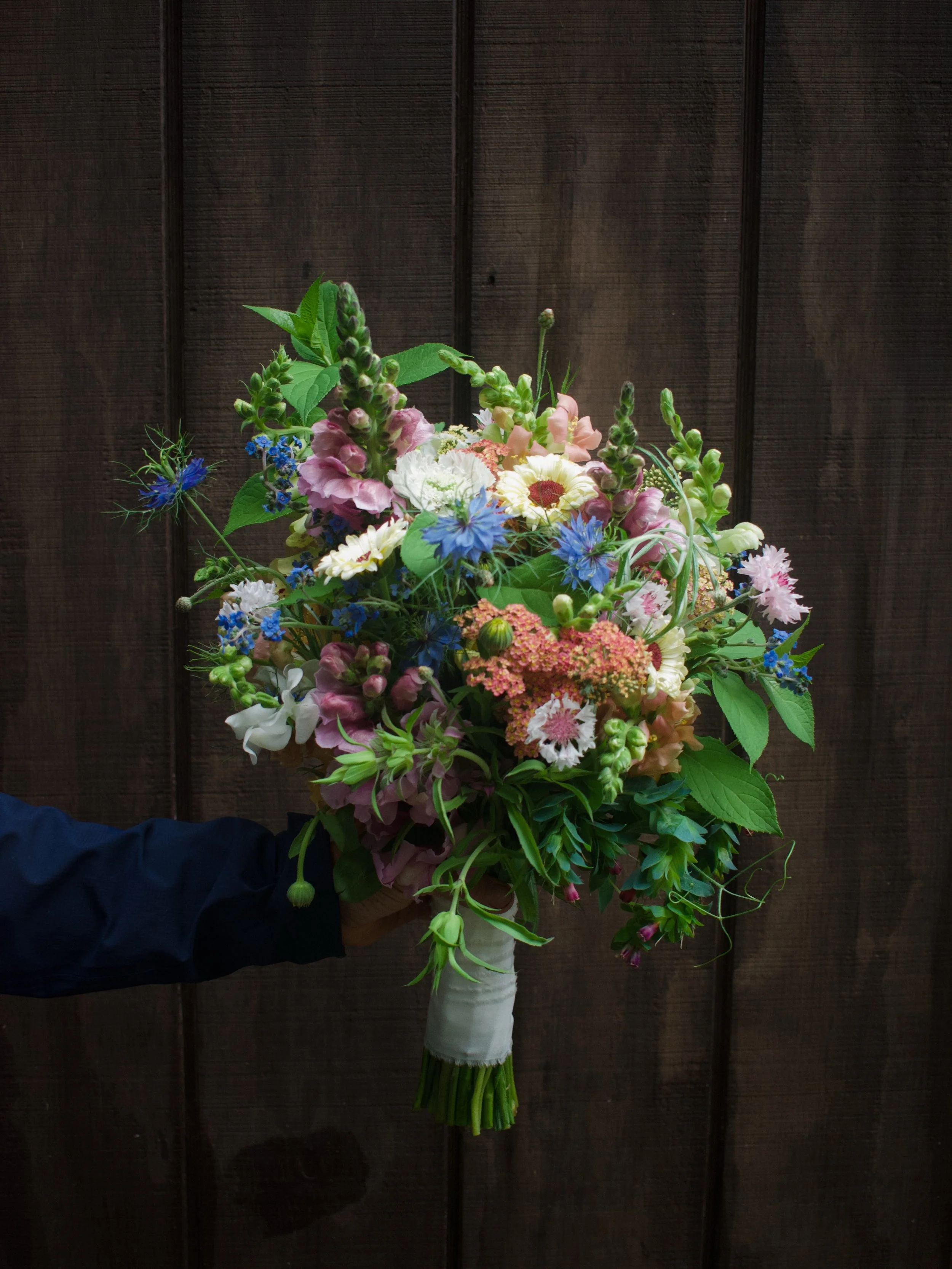 Wedding bouquets 💐✨

Every bridal and bridesmaid bouquet is thoughtfully designed using flowers grown right here at our venue. Hold an arrangement of lush blooms with whimsical textures on your unforgettable day that feels uniquely yours.

Wedding f