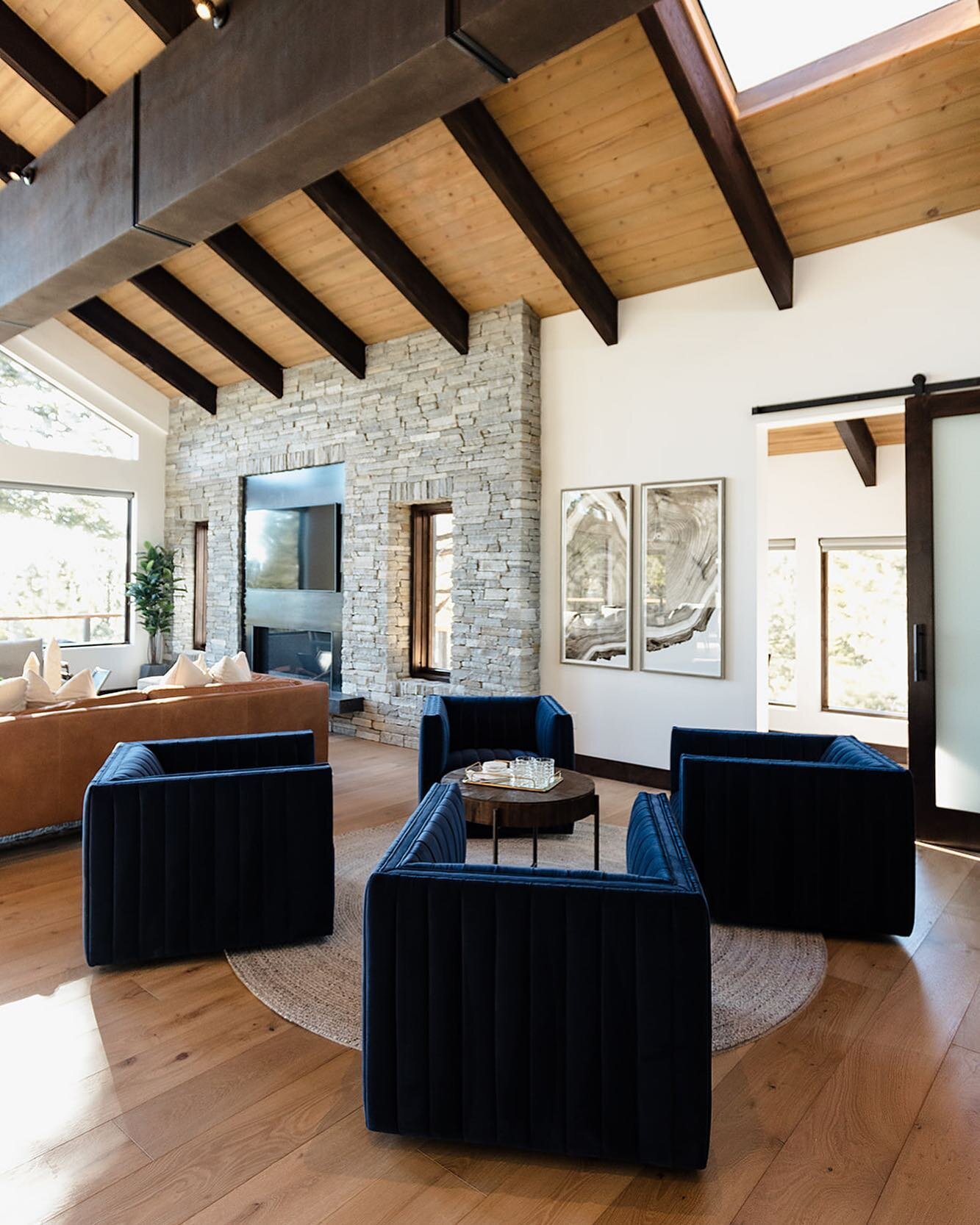 Our job in this project was to compliment the gorgeous design work of @alt.designtruckee by decorating the home with pieces that worked with the design vision Colette laid out in this Award-Winning remodel. 

This four-person seating vignette provide