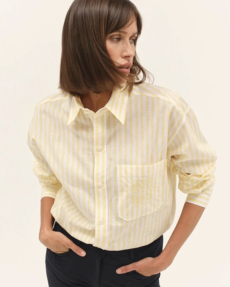 Olga-shirt-jaune-dada-sport_0002_260128_DADA_SANTI_SIERRA_11_0058.jpeg
