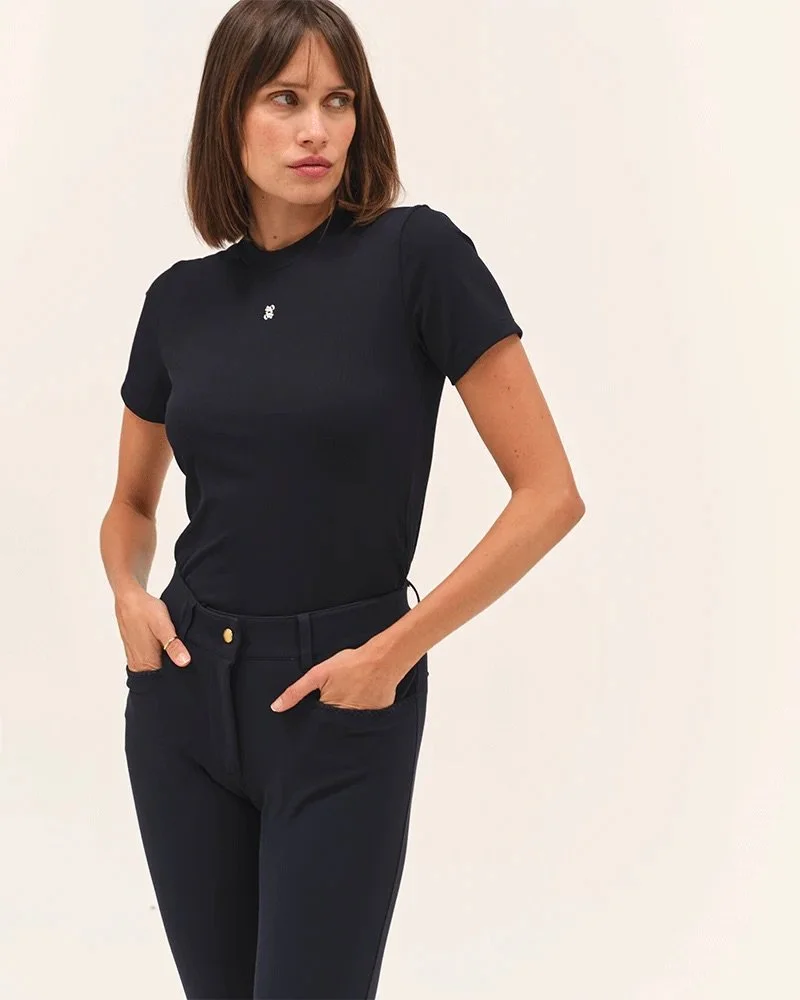 Berlin_tshirt_marine__0015_260128_DADA_SANTI_SIERRA_06_0057.jpeg