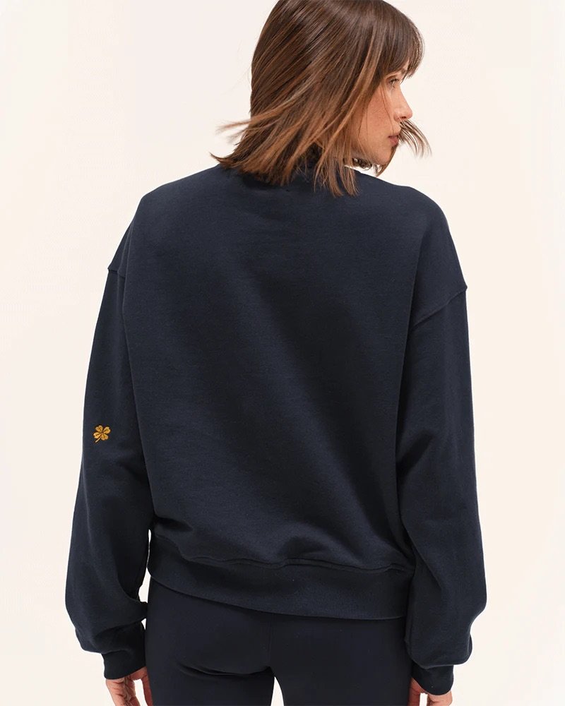 Birman_sweat_navy_0008_260128_DADA_SANTI_SIERRA_07_0038.jpeg