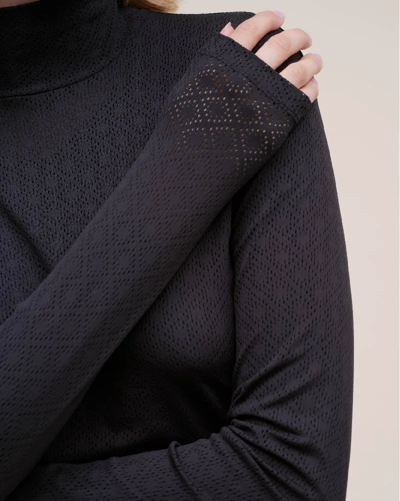 Calder_Black_WOMAN_eshop_FW24_5.jpg