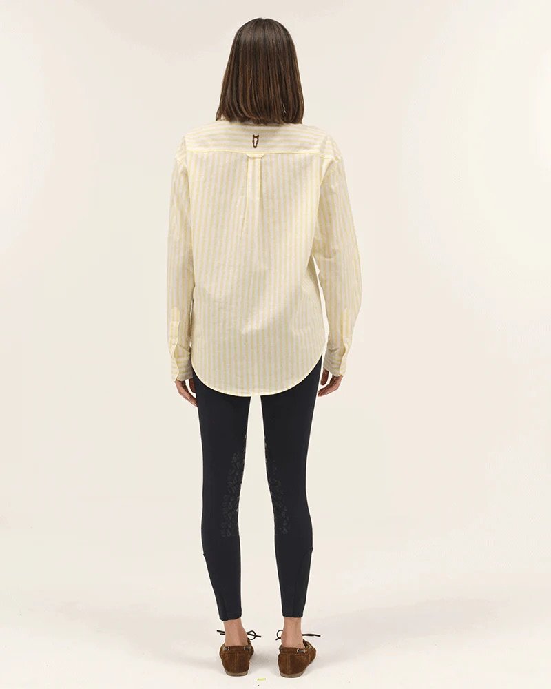 Olga-shirt-jaune-dada-sport_0005_260128_DADA_SANTI_SIERRA_11_0036.jpeg