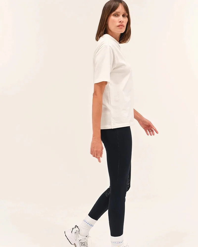 Oasis-tshirt-ecru-dada-sport_0011_260128_DADA_SANTI_SIERRA_18_0016_6121ddd8-7b0b-4430-b1a7-7f697e63eaa6.jpeg